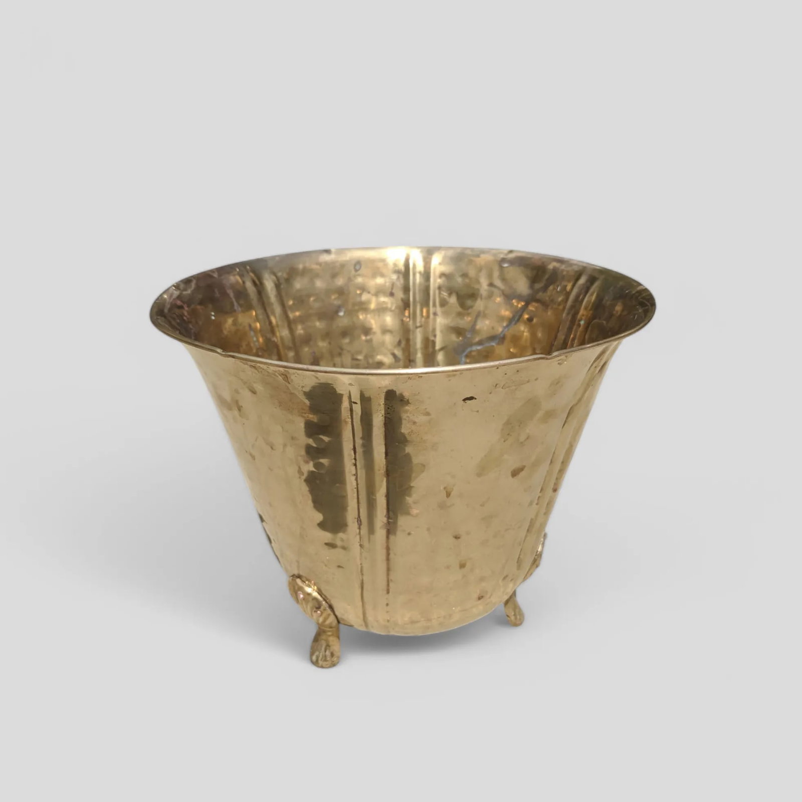 Vintage Hammered Brass and Lion Paw Feet Cachepot Jardiniere - 4