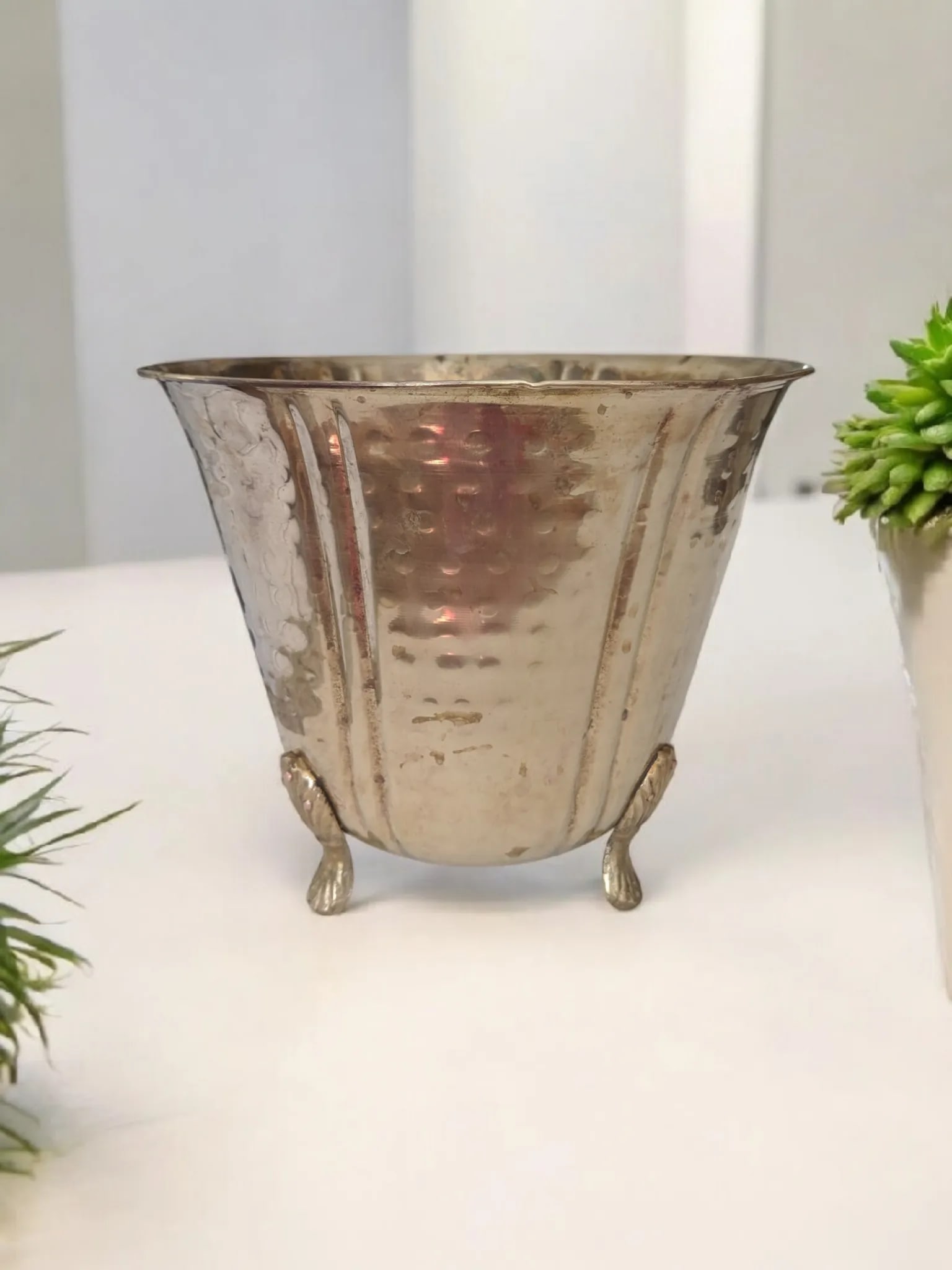 Vintage Hammered Brass and Lion Paw Feet Cachepot Jardiniere - 5