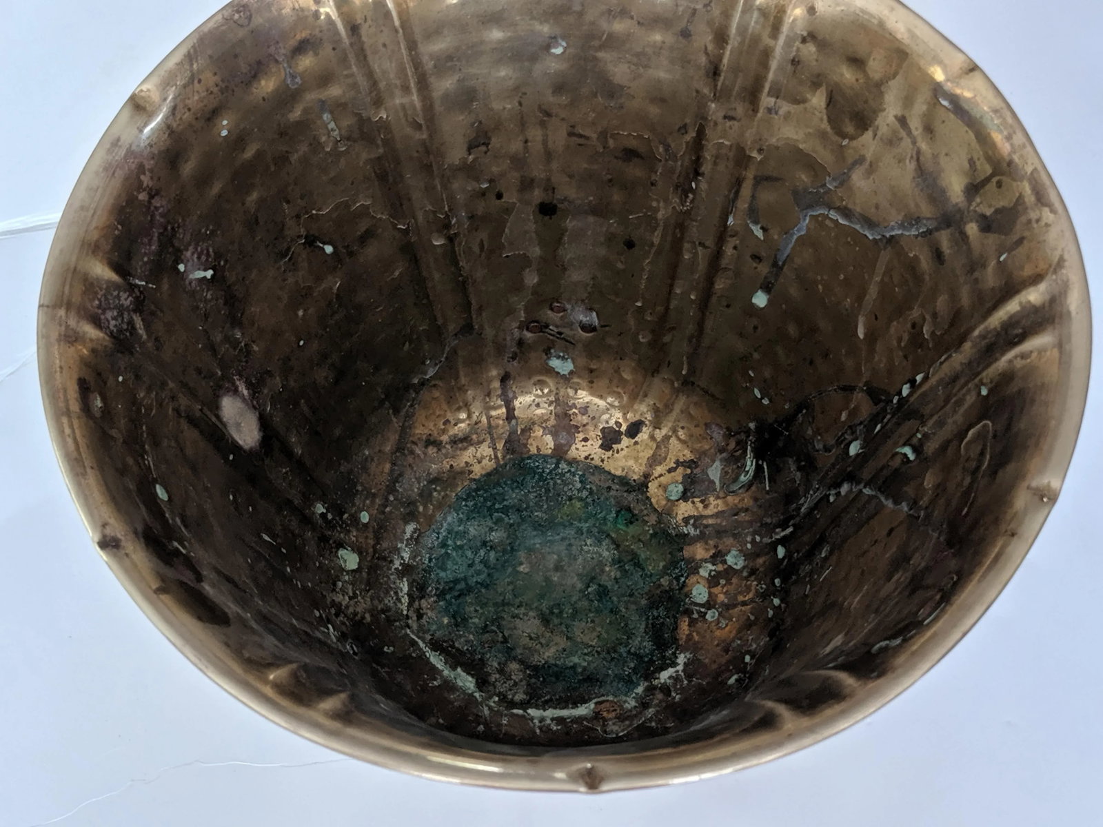 Vintage Hammered Brass and Lion Paw Feet Cachepot Jardiniere - 7