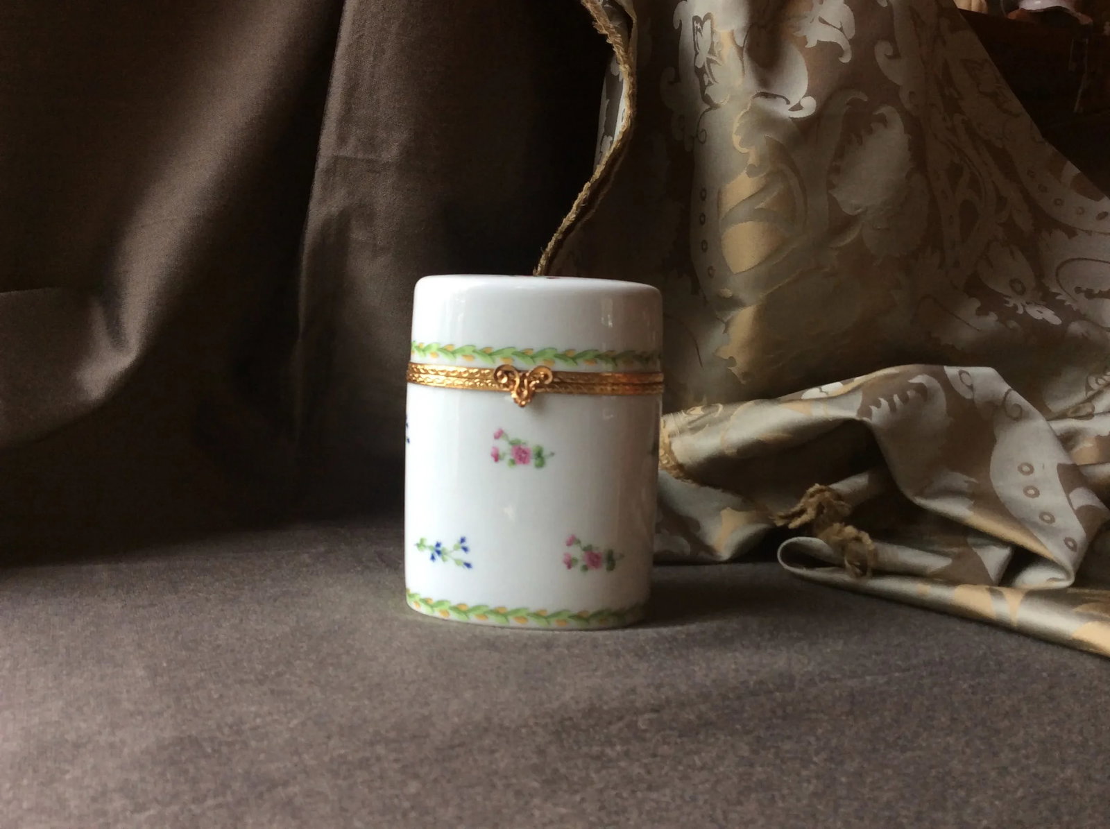 Limoges Porcelain Cigarette Box With Roses & Blue Cornflowers - 5