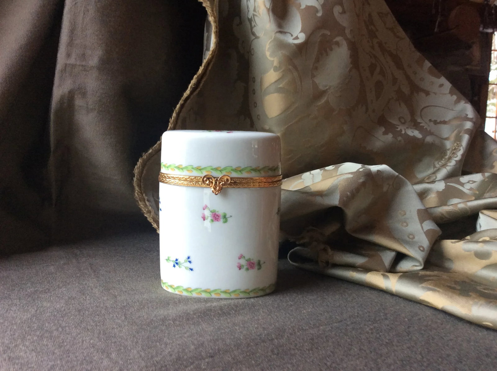 Limoges Porcelain Cigarette Box With Roses & Blue Cornflowers - 9