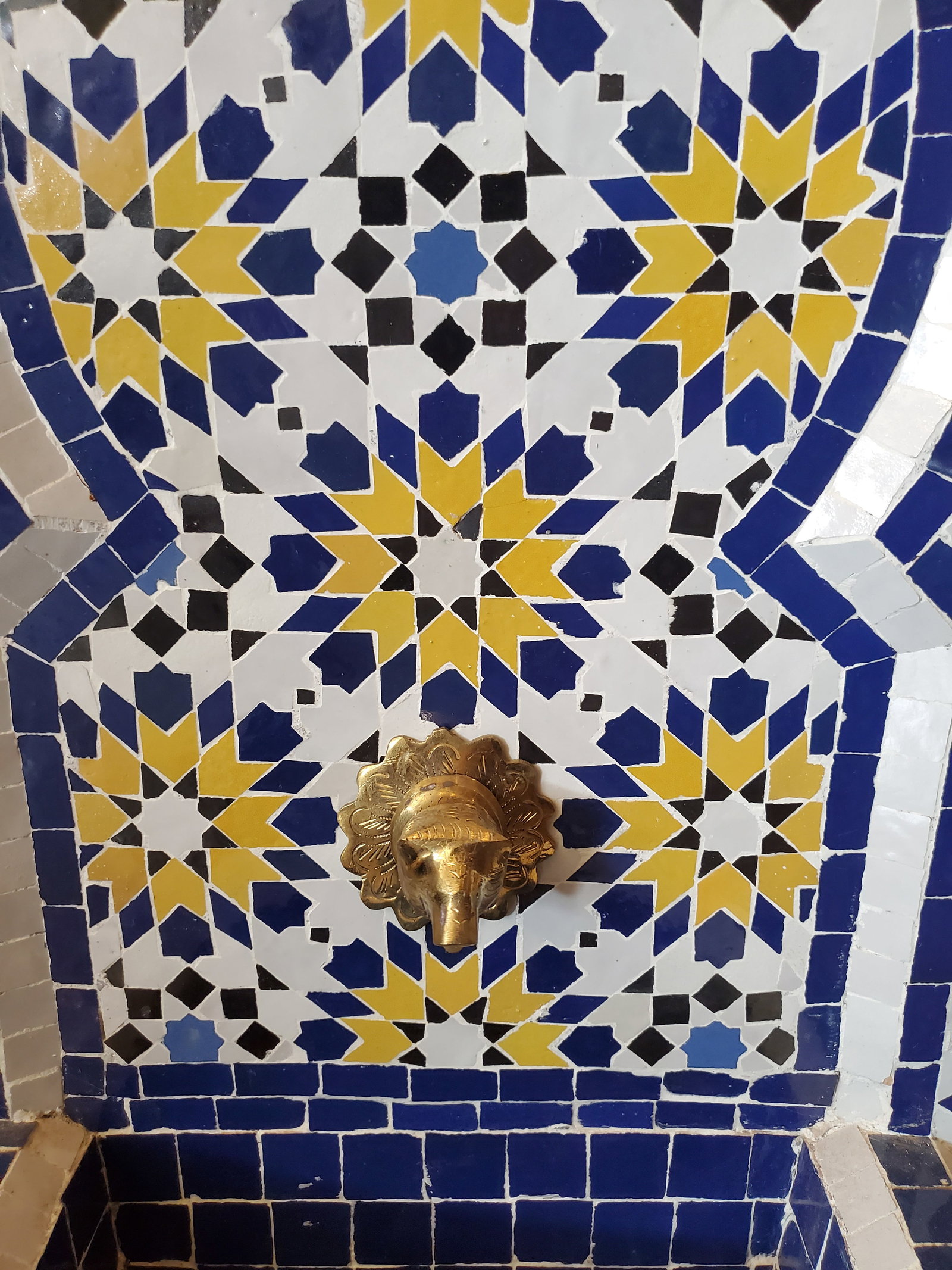 Tazia Blue/White/Yellow Moroccan Mosaic Tile Fountain - 2