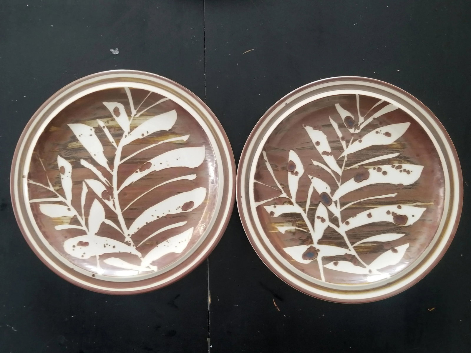 Late 20th Century Stoneware Plates - Set of 2 - 7