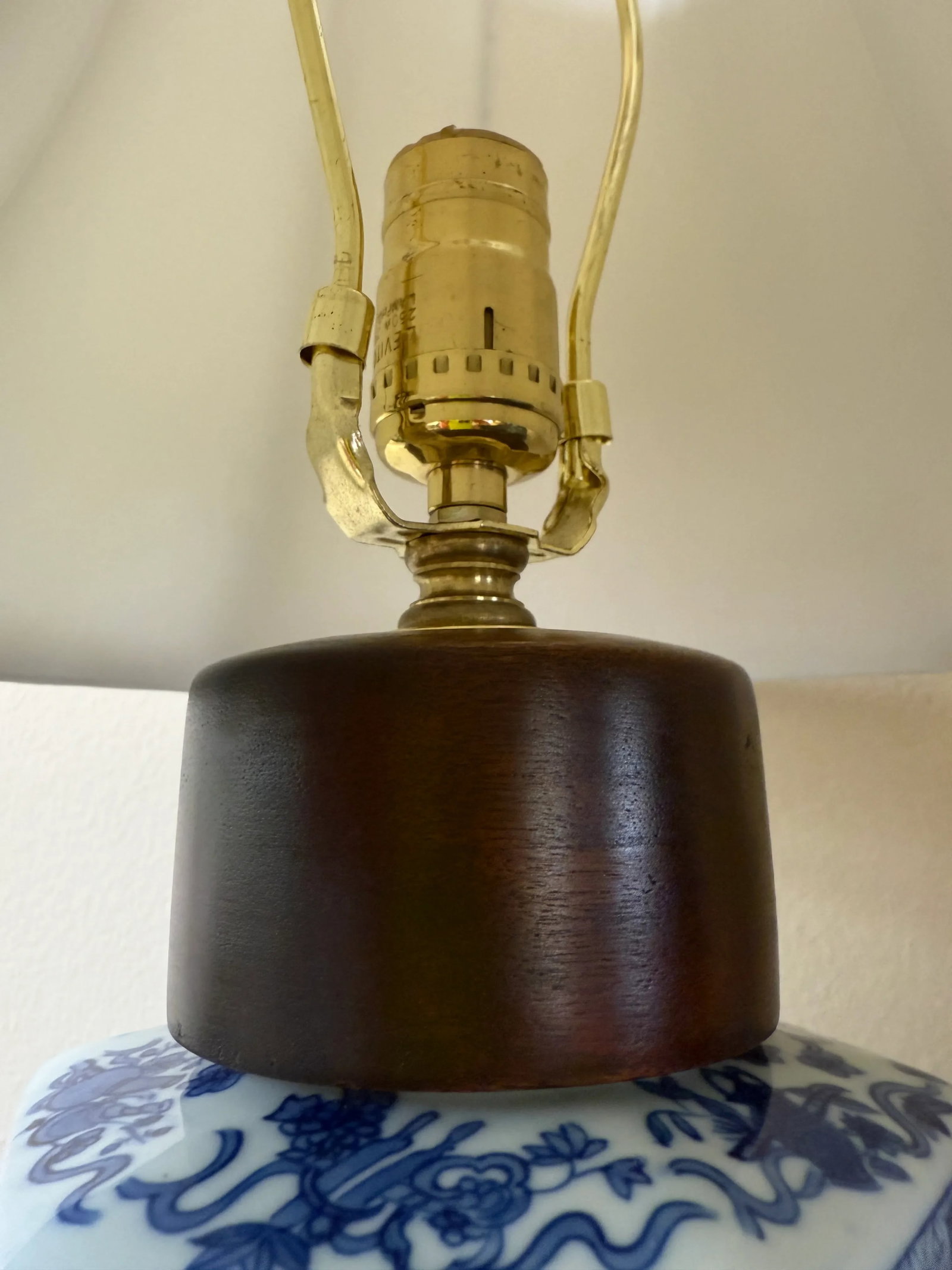 Blue and White Vintage Lamps With Asian Motifs, a Pair, Silk Shades - 5