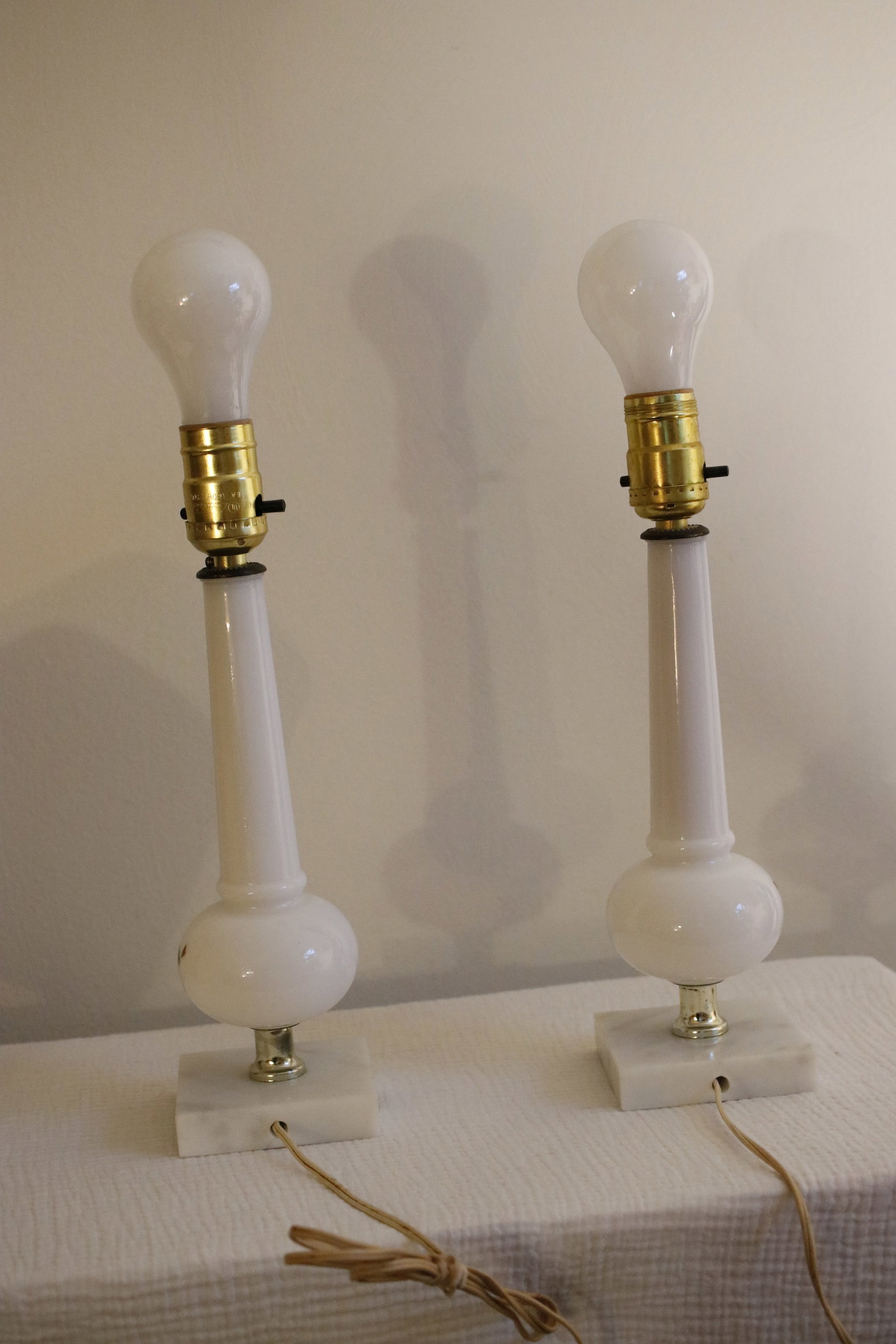Mid Century Italian Marble & Hand-Painted Blown Milk Glass Table Lamps With Original Shades - A Pair - 6