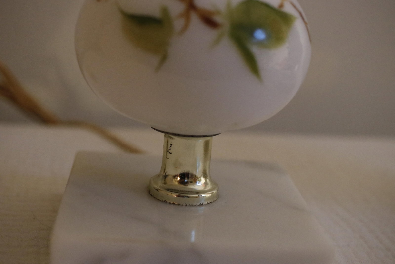 Mid Century Italian Marble & Hand-Painted Blown Milk Glass Table Lamps With Original Shades - A Pair - 7