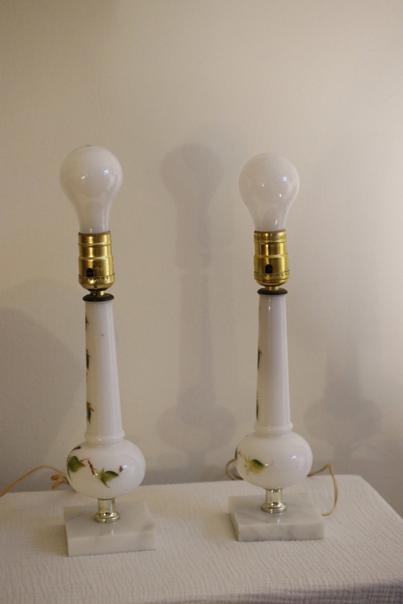 Mid Century Italian Marble & Hand-Painted Blown Milk Glass Table Lamps With Original Shades - A Pair - 9