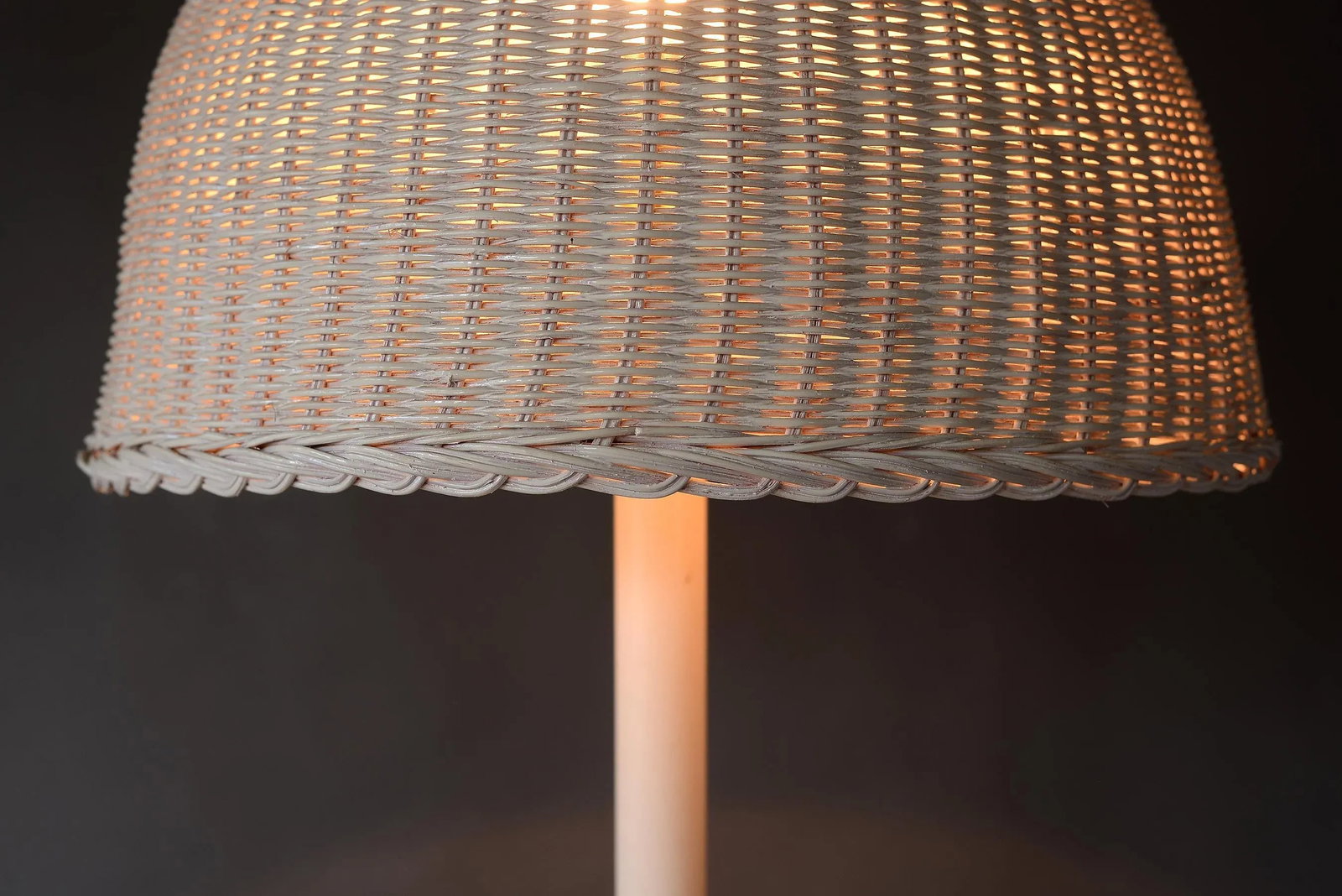 1970s Vintage White Wicker Floor Lamp With Table Shelf - 10