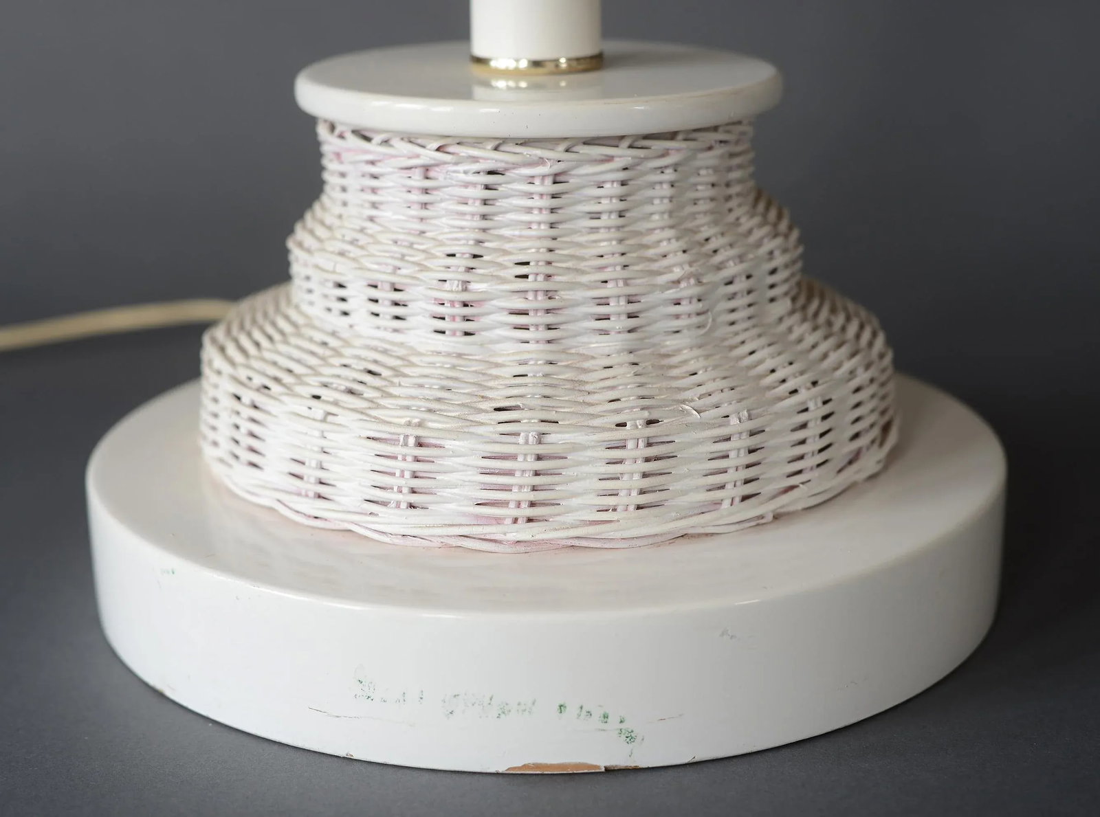 1970s Vintage White Wicker Floor Lamp With Table Shelf - 11