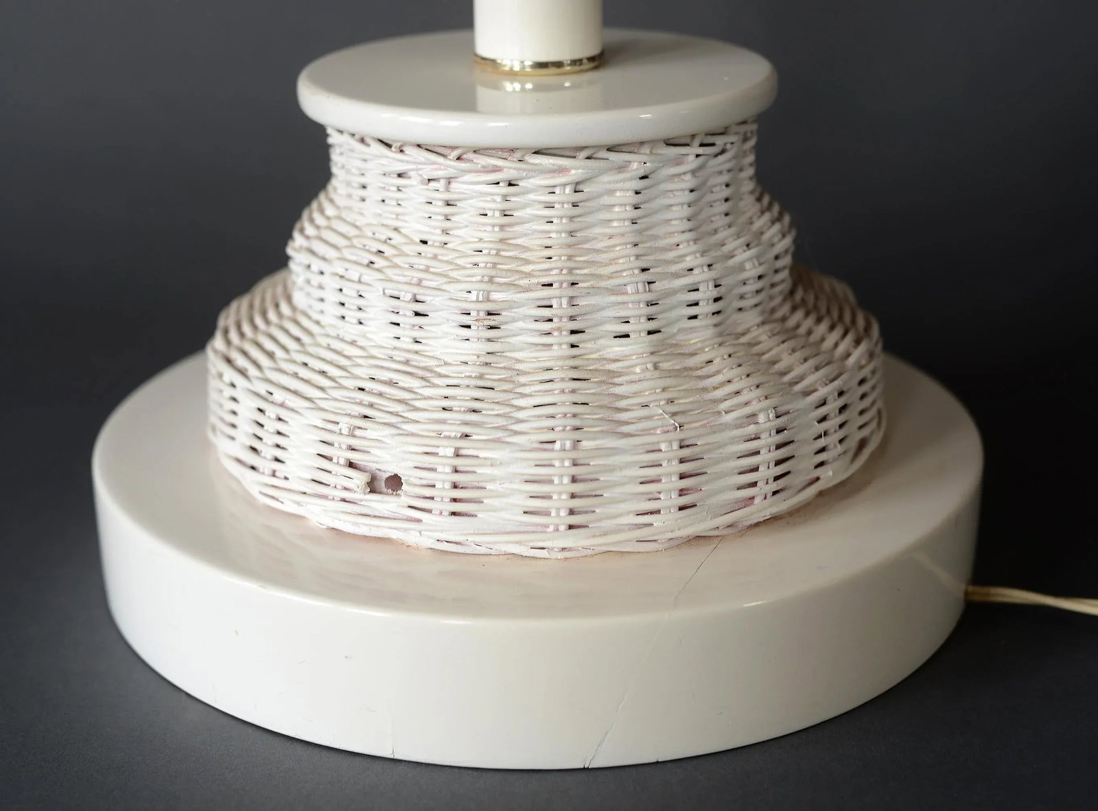 1970s Vintage White Wicker Floor Lamp With Table Shelf - 12