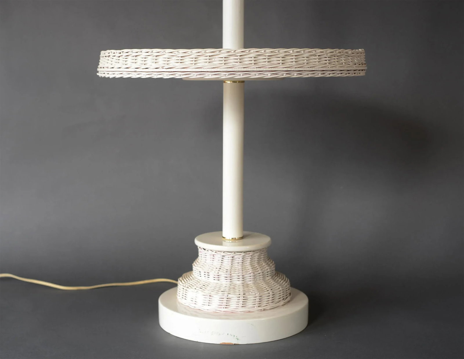 1970s Vintage White Wicker Floor Lamp With Table Shelf - 3