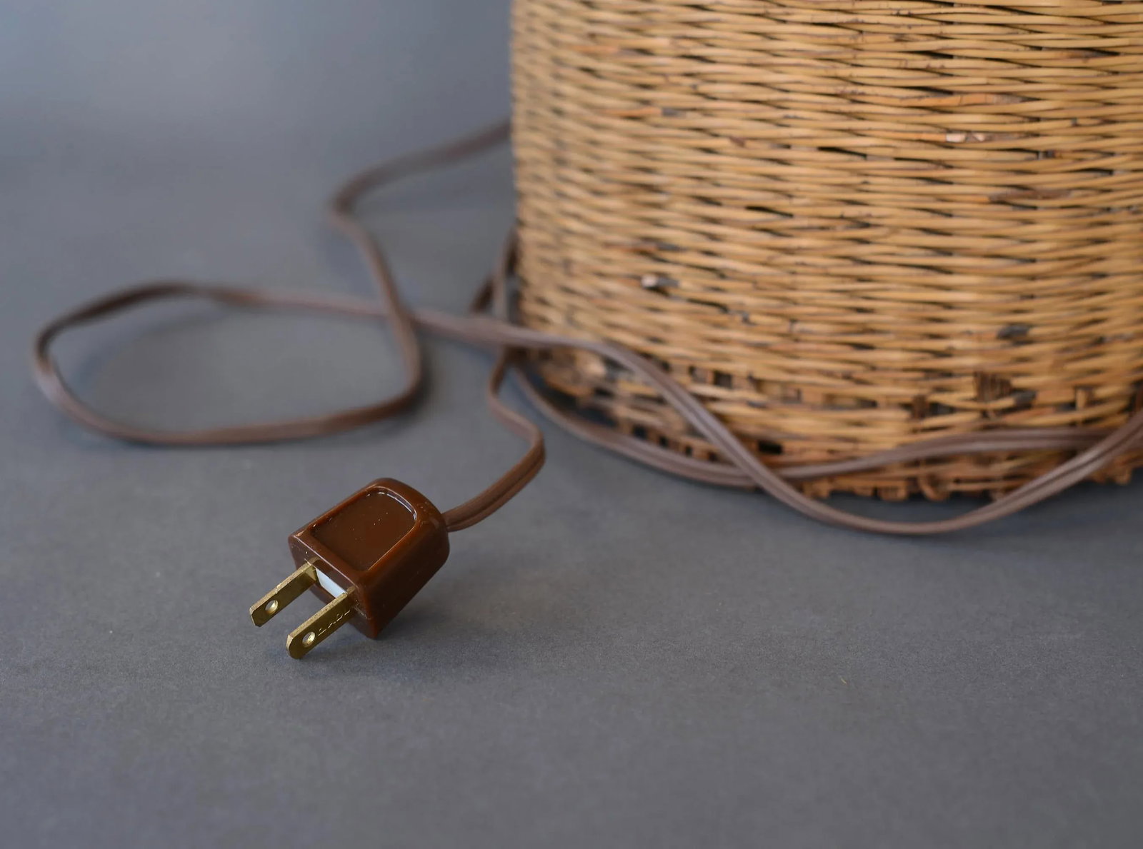 1970s Vintage Modern Boho Wicker Table Lamp - 11