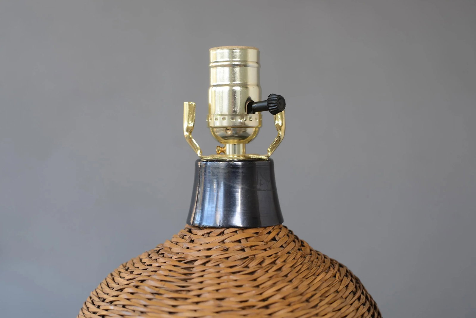 1970s Vintage Modern Boho Wicker Table Lamp - 5