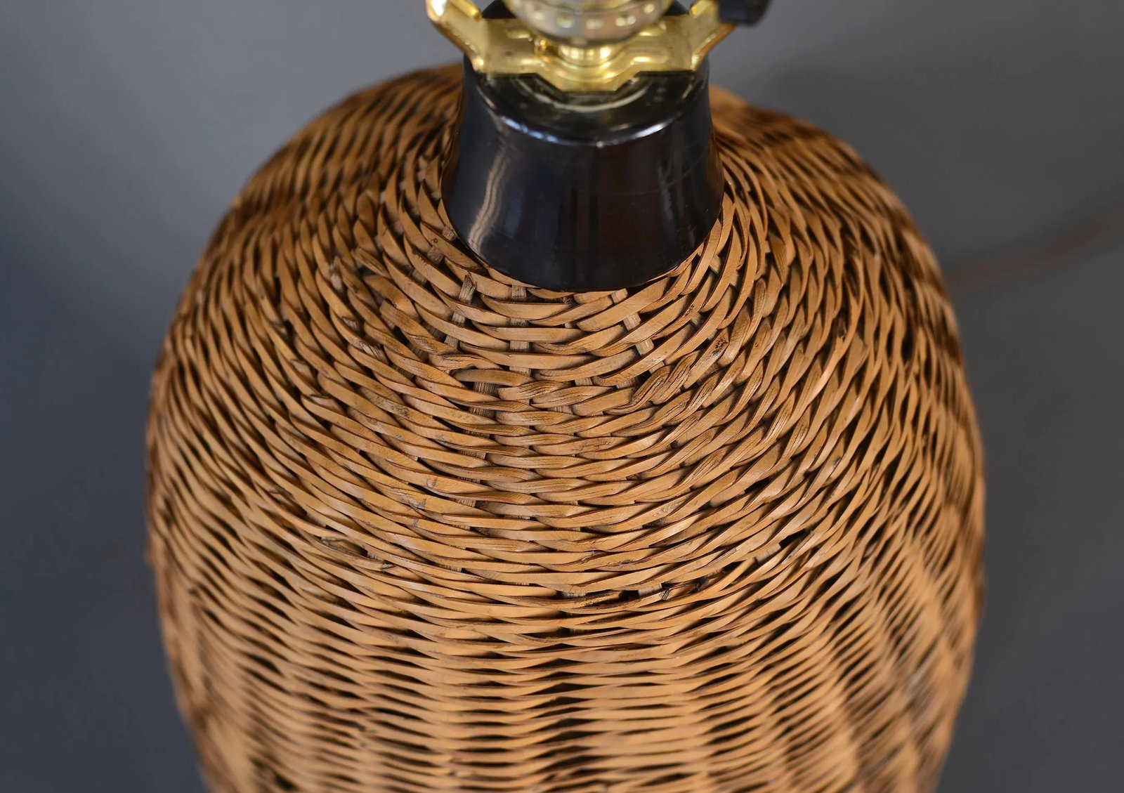 1970s Vintage Modern Boho Wicker Table Lamp - 9