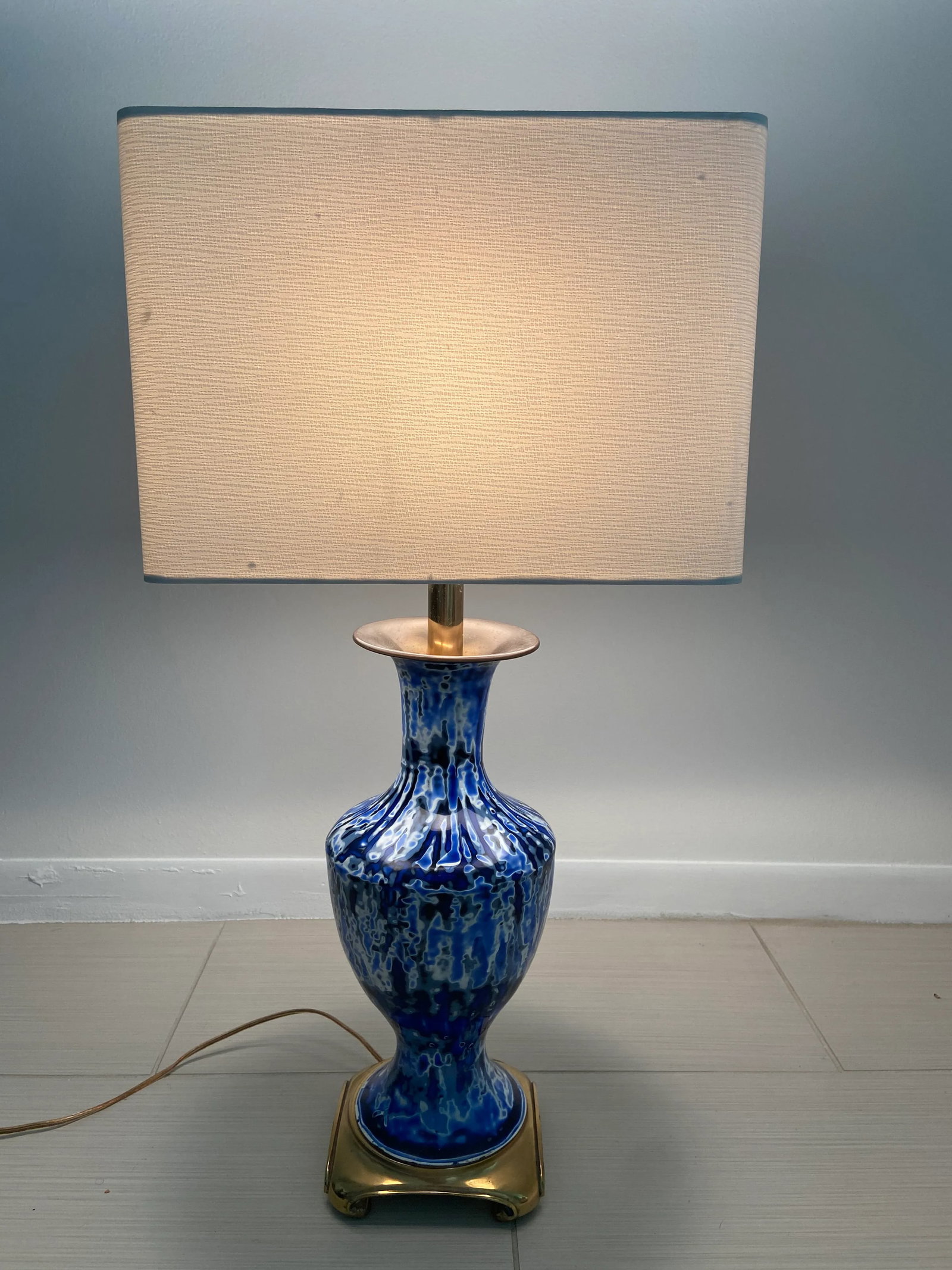1940s Brass and Porcelain Blue Swirl Table Lamp - 2