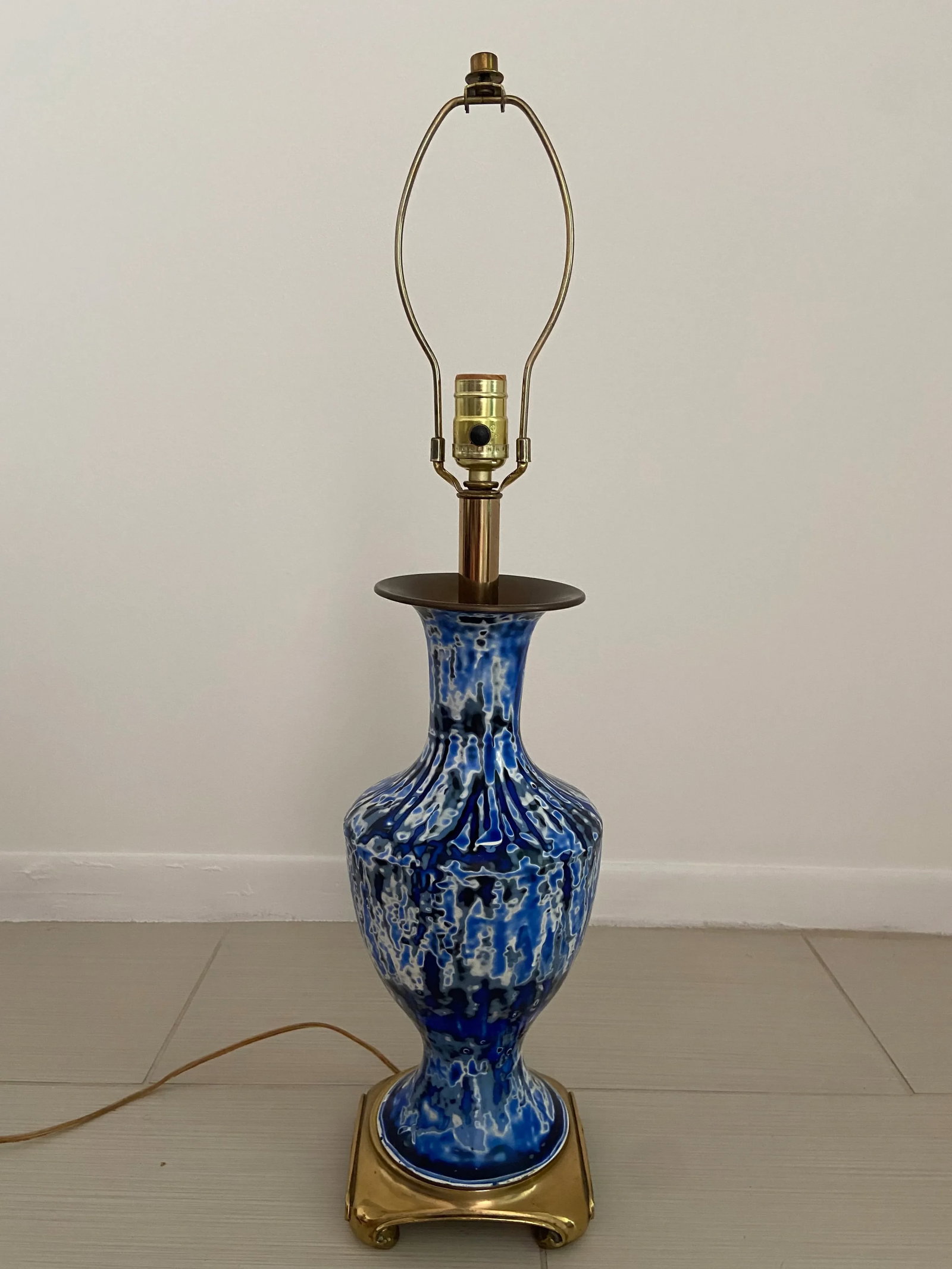1940s Brass and Porcelain Blue Swirl Table Lamp - 3