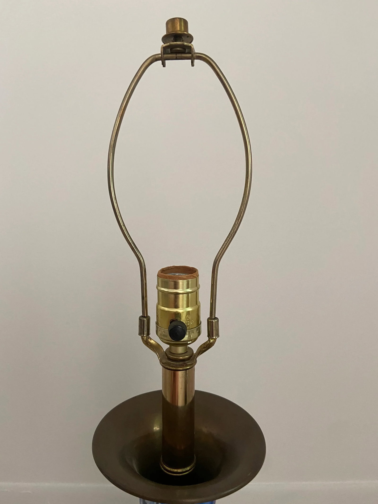 1940s Brass and Porcelain Blue Swirl Table Lamp - 4