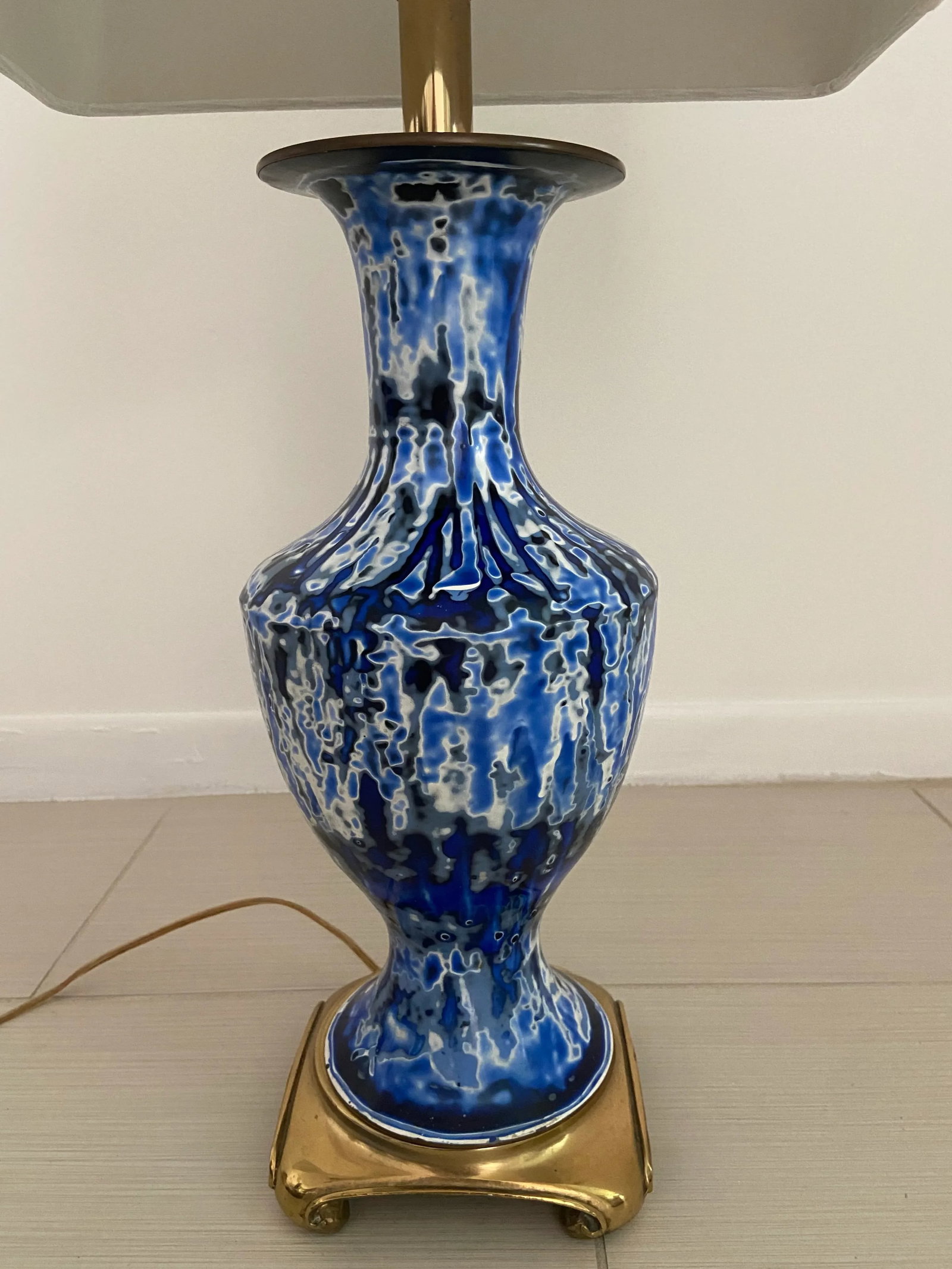 1940s Brass and Porcelain Blue Swirl Table Lamp - 6