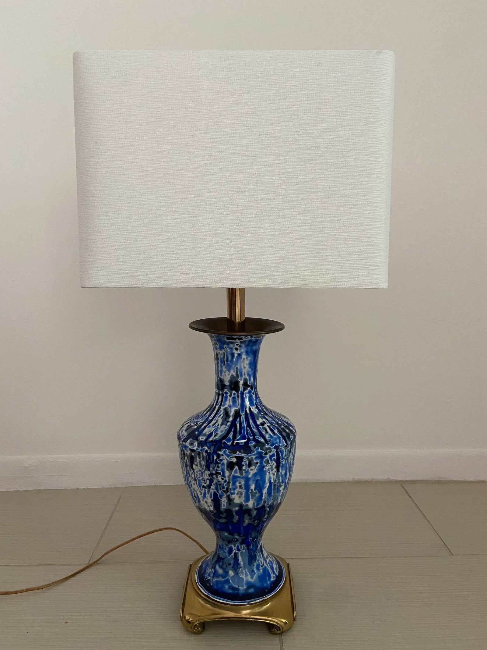 1940s Brass and Porcelain Blue Swirl Table Lamp - 8