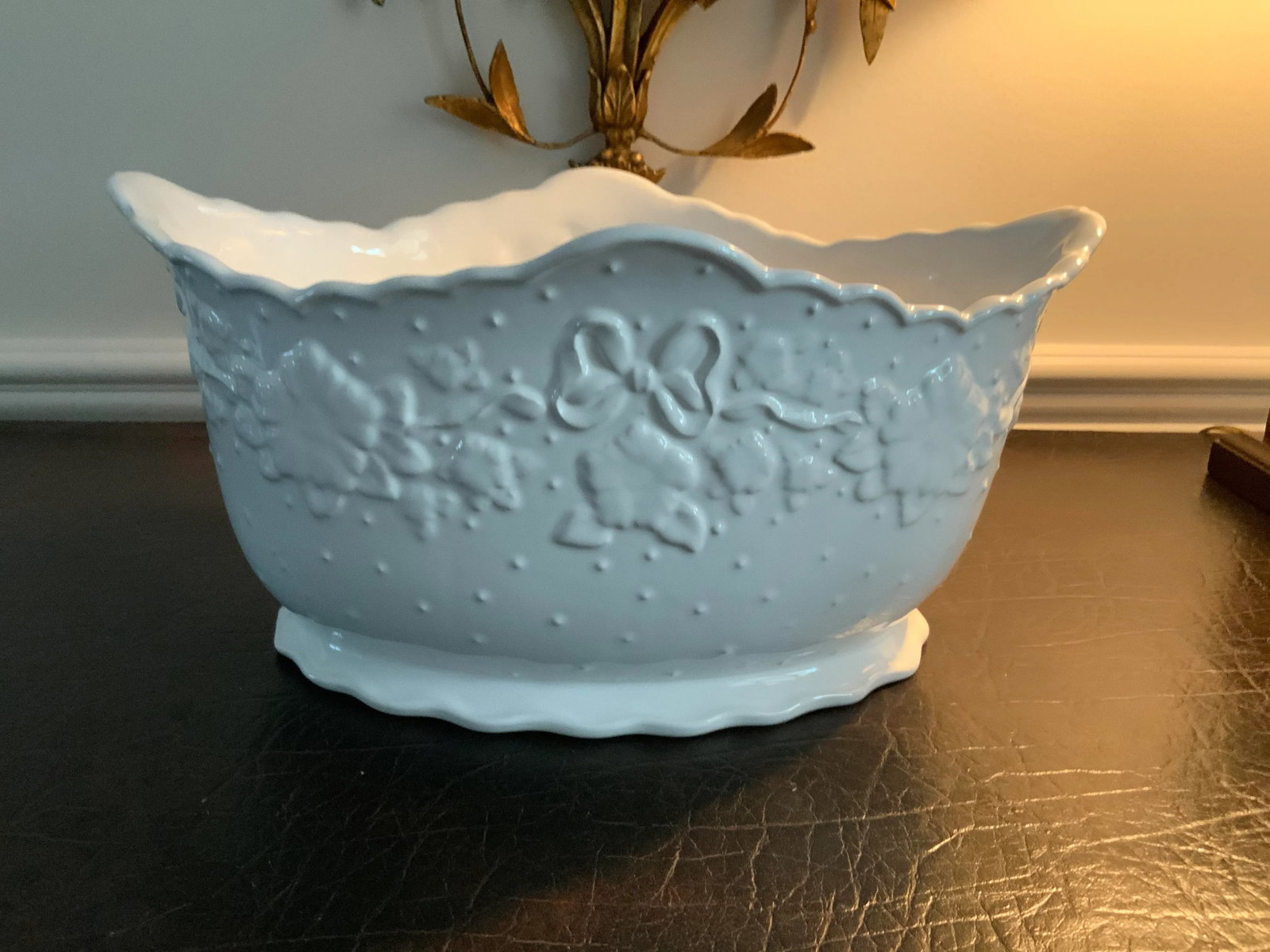 Vintage 1970s White Portuguese Floral & Ribbon Cachepot by Lynn Hollyn Porta - 2