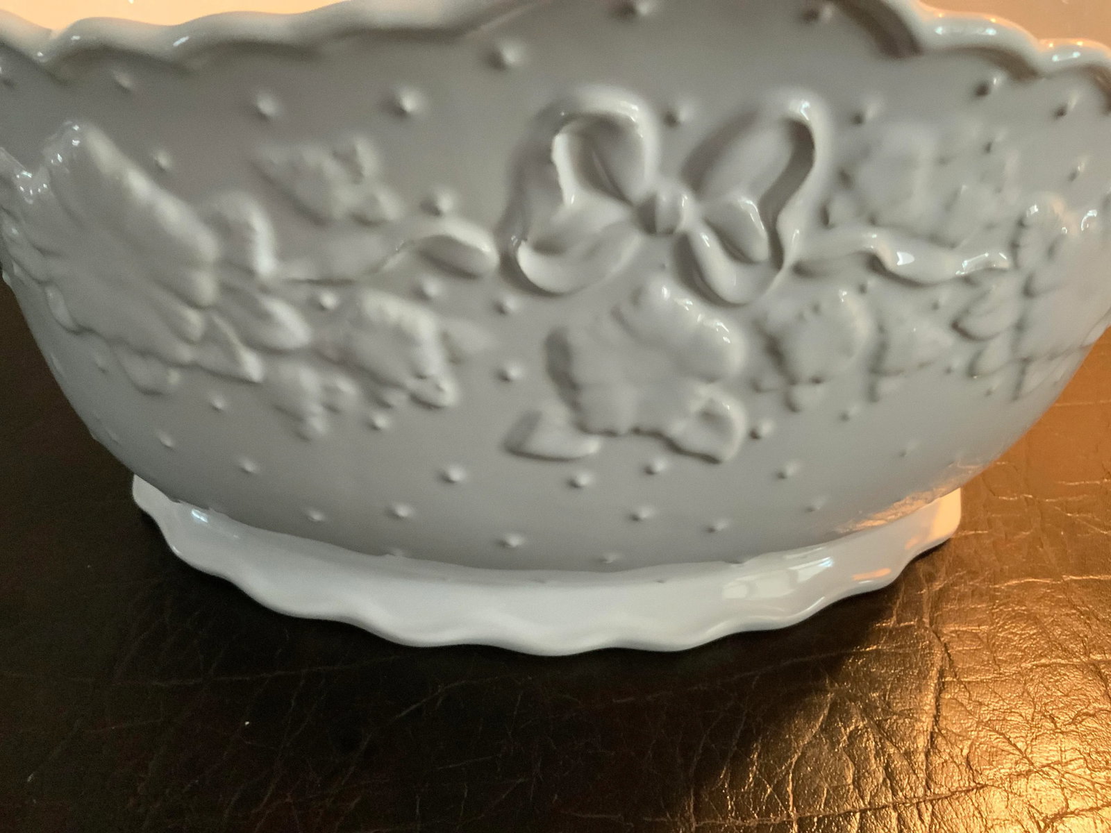 Vintage 1970s White Portuguese Floral & Ribbon Cachepot by Lynn Hollyn Porta - 5