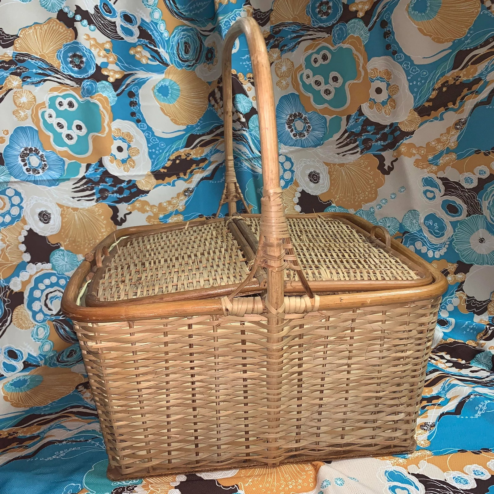 1970s Rattan Lined Picnic Basket - 2