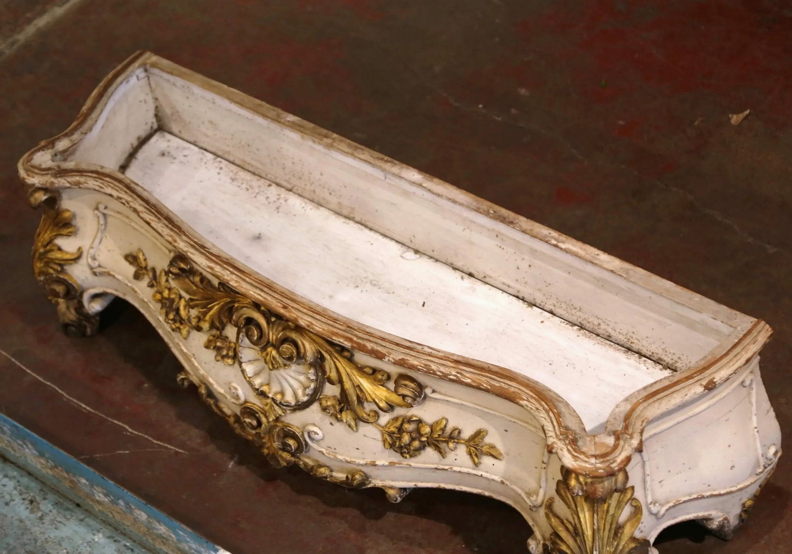 Early 19th Century French Louis XV Carved Painted & Gilt Bombe Floor Jardiniere - 10
