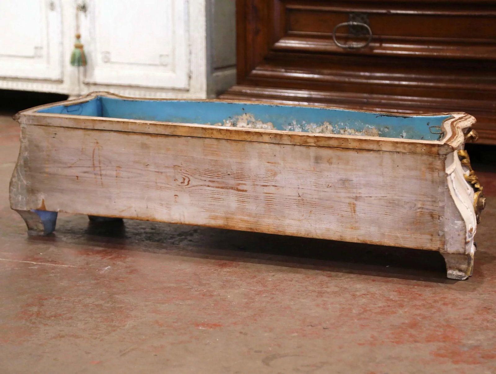 Early 19th Century French Louis XV Carved Painted & Gilt Bombe Floor Jardiniere - 11