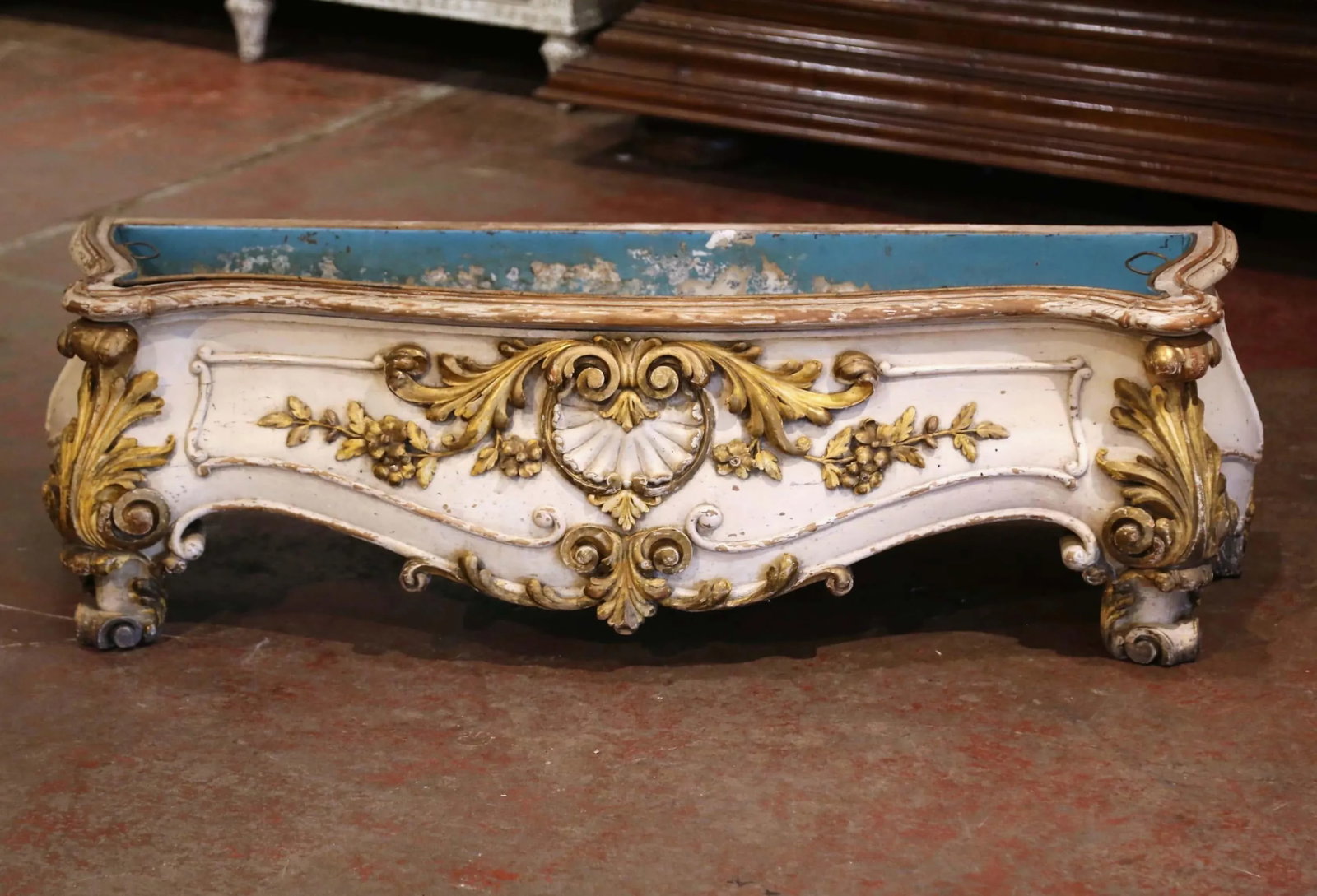 Early 19th Century French Louis XV Carved Painted & Gilt Bombe Floor Jardiniere - 2