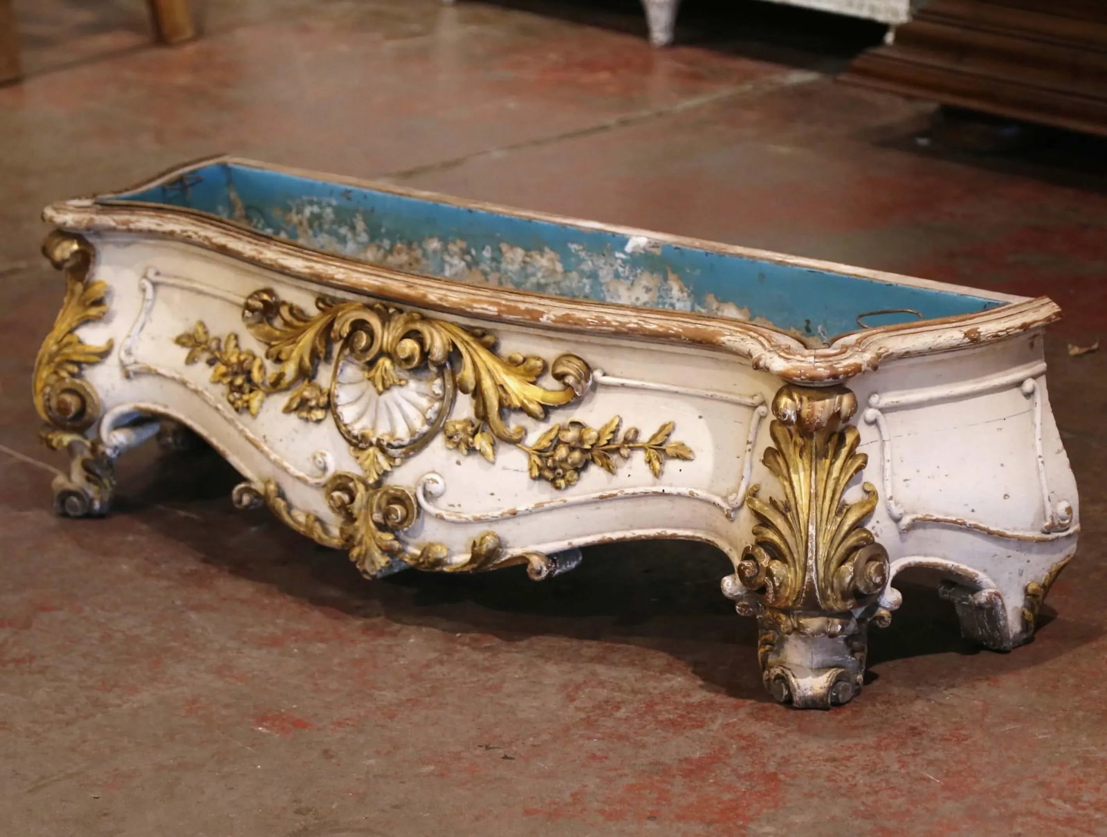 Early 19th Century French Louis XV Carved Painted & Gilt Bombe Floor Jardiniere - 4