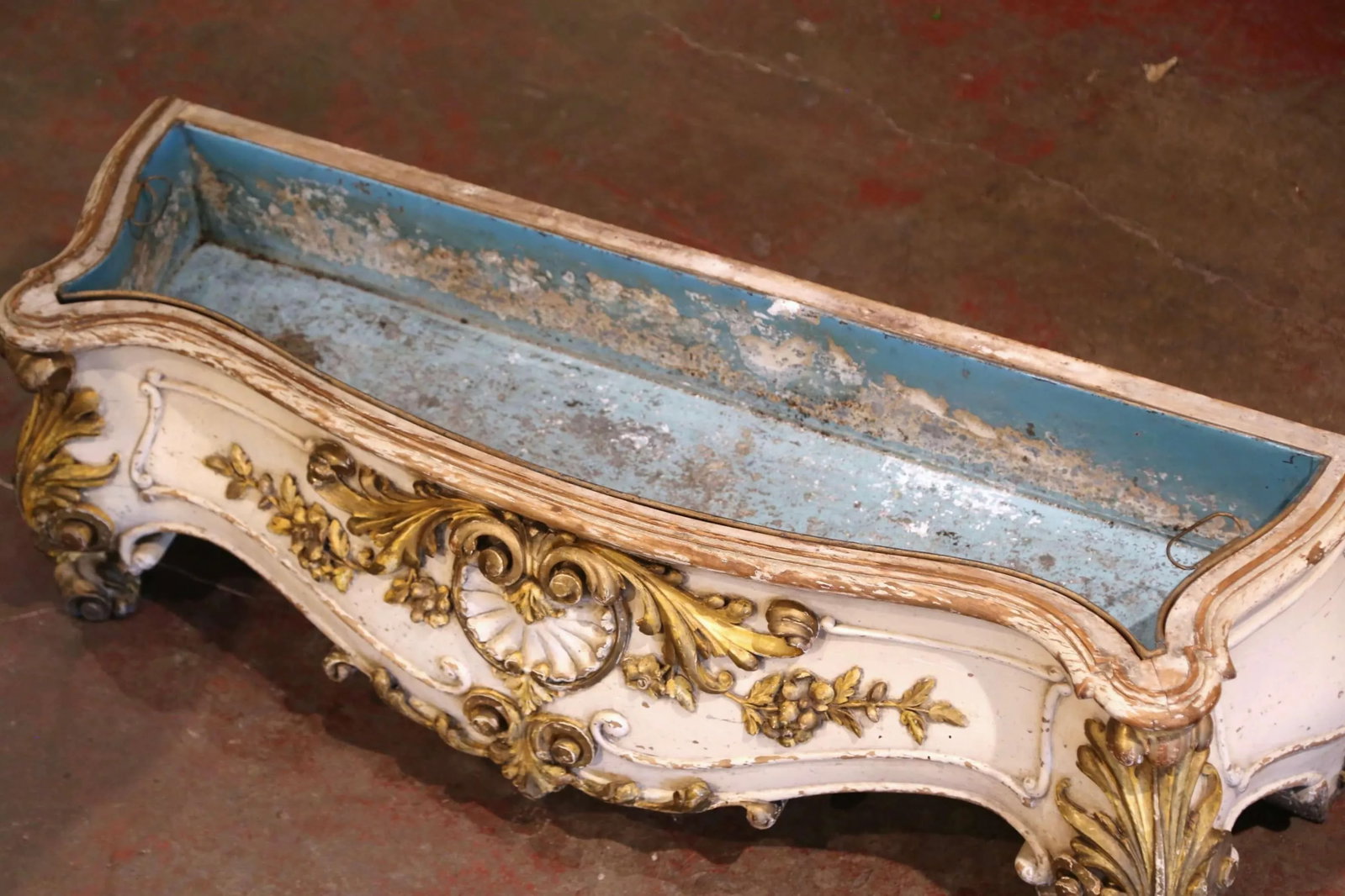 Early 19th Century French Louis XV Carved Painted & Gilt Bombe Floor Jardiniere - 5