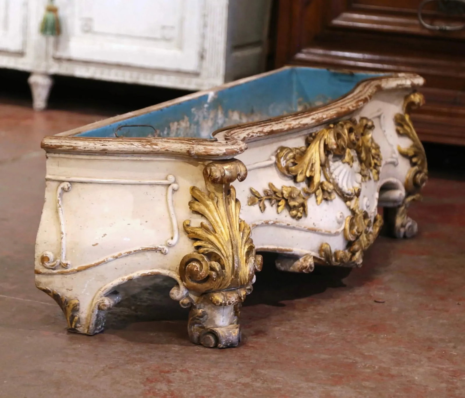 Early 19th Century French Louis XV Carved Painted & Gilt Bombe Floor Jardiniere - 6
