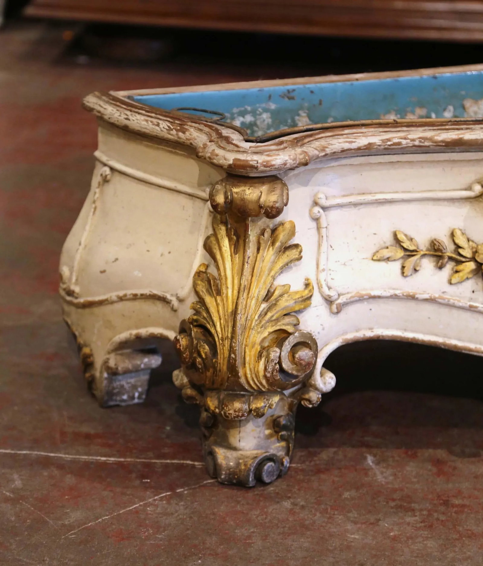 Early 19th Century French Louis XV Carved Painted & Gilt Bombe Floor Jardiniere - 7