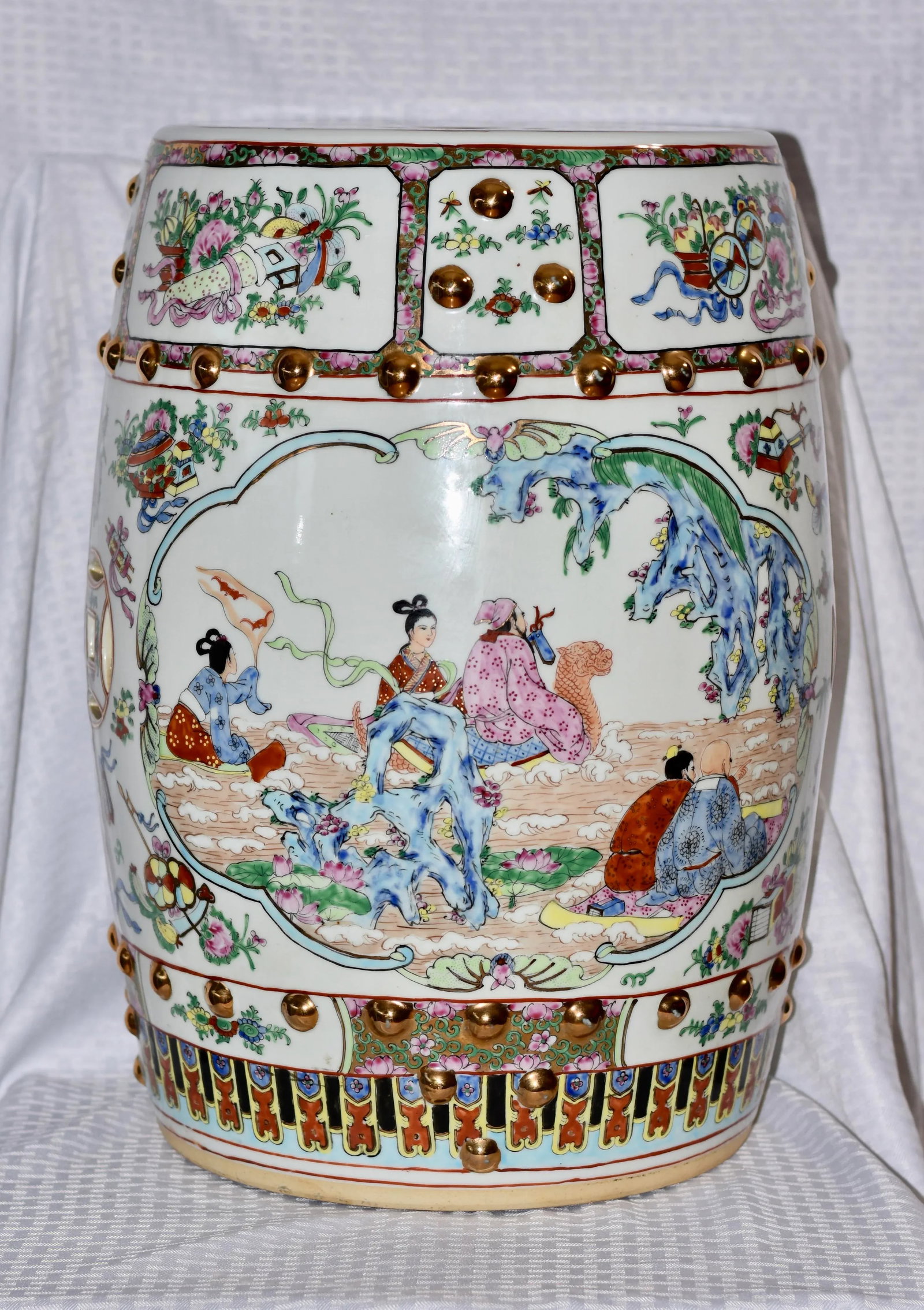 1960s Chinese Rose Medallion Gilt Canton Famille Rose Barrel Garden Stool - 10