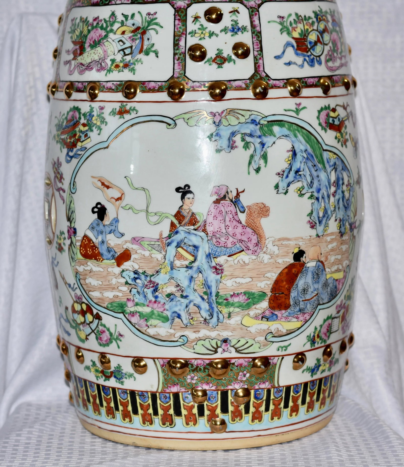 1960s Chinese Rose Medallion Gilt Canton Famille Rose Barrel Garden Stool - 11
