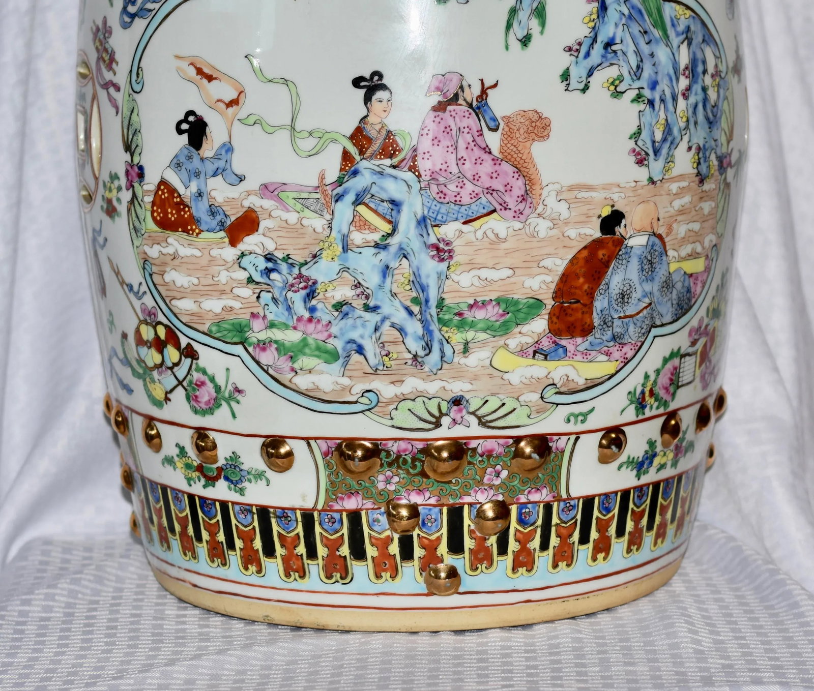 1960s Chinese Rose Medallion Gilt Canton Famille Rose Barrel Garden Stool - 12