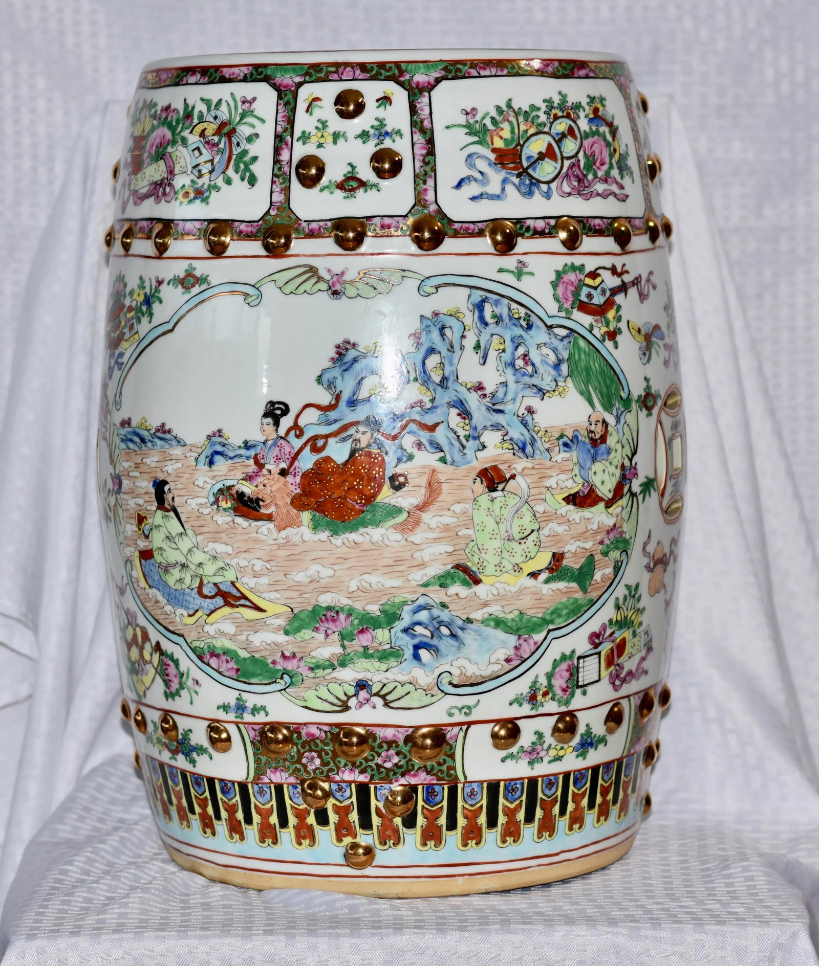 1960s Chinese Rose Medallion Gilt Canton Famille Rose Barrel Garden Stool - 2