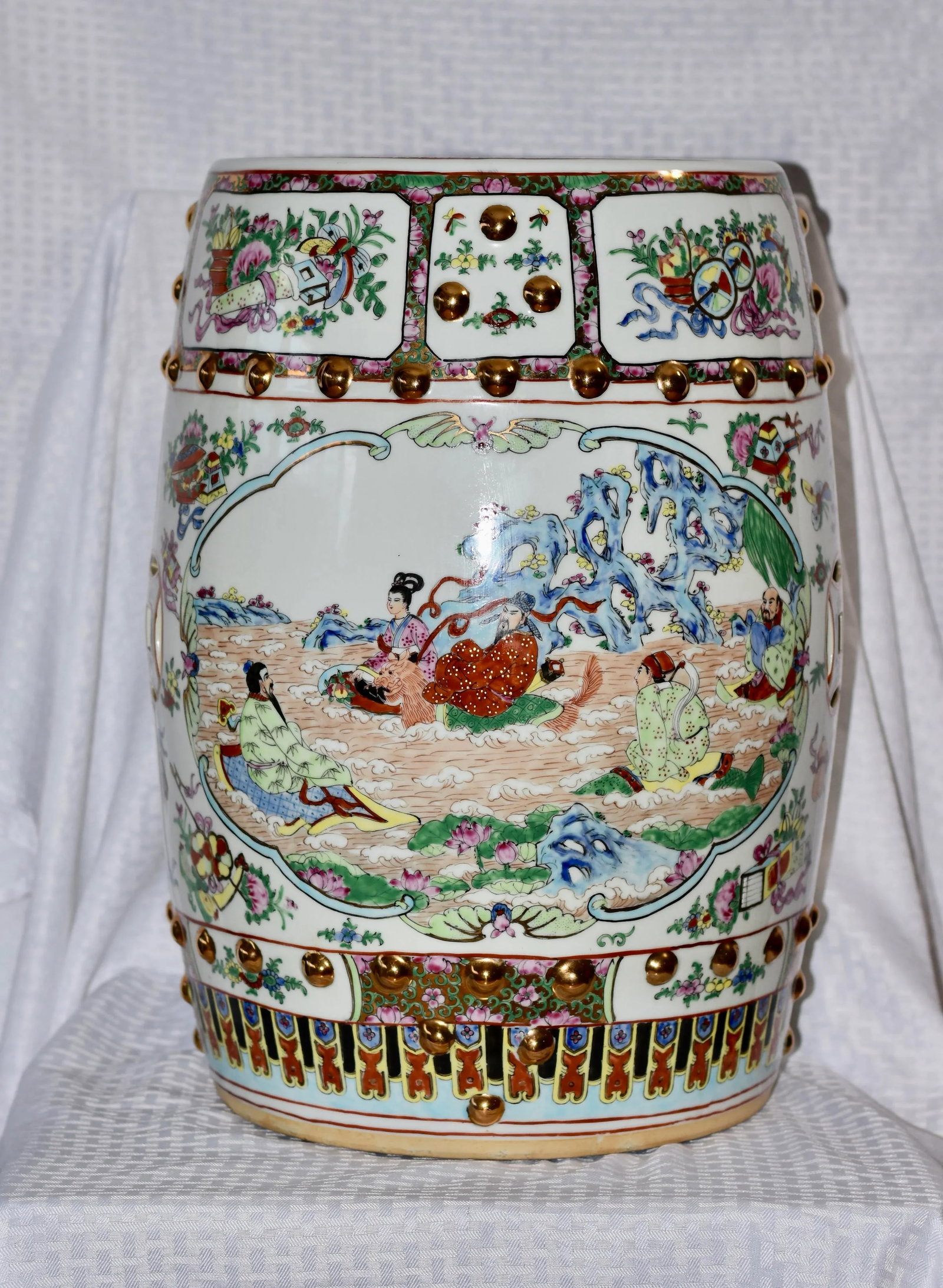 1960s Chinese Rose Medallion Gilt Canton Famille Rose Barrel Garden Stool - 4