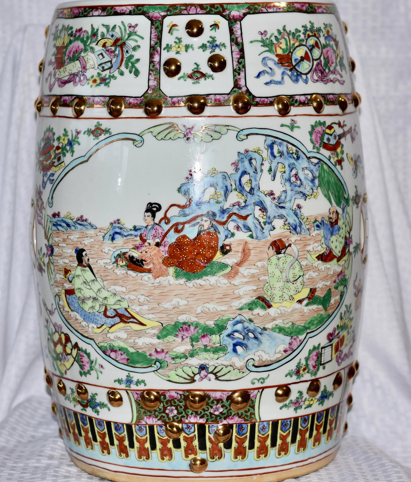 1960s Chinese Rose Medallion Gilt Canton Famille Rose Barrel Garden Stool - 5
