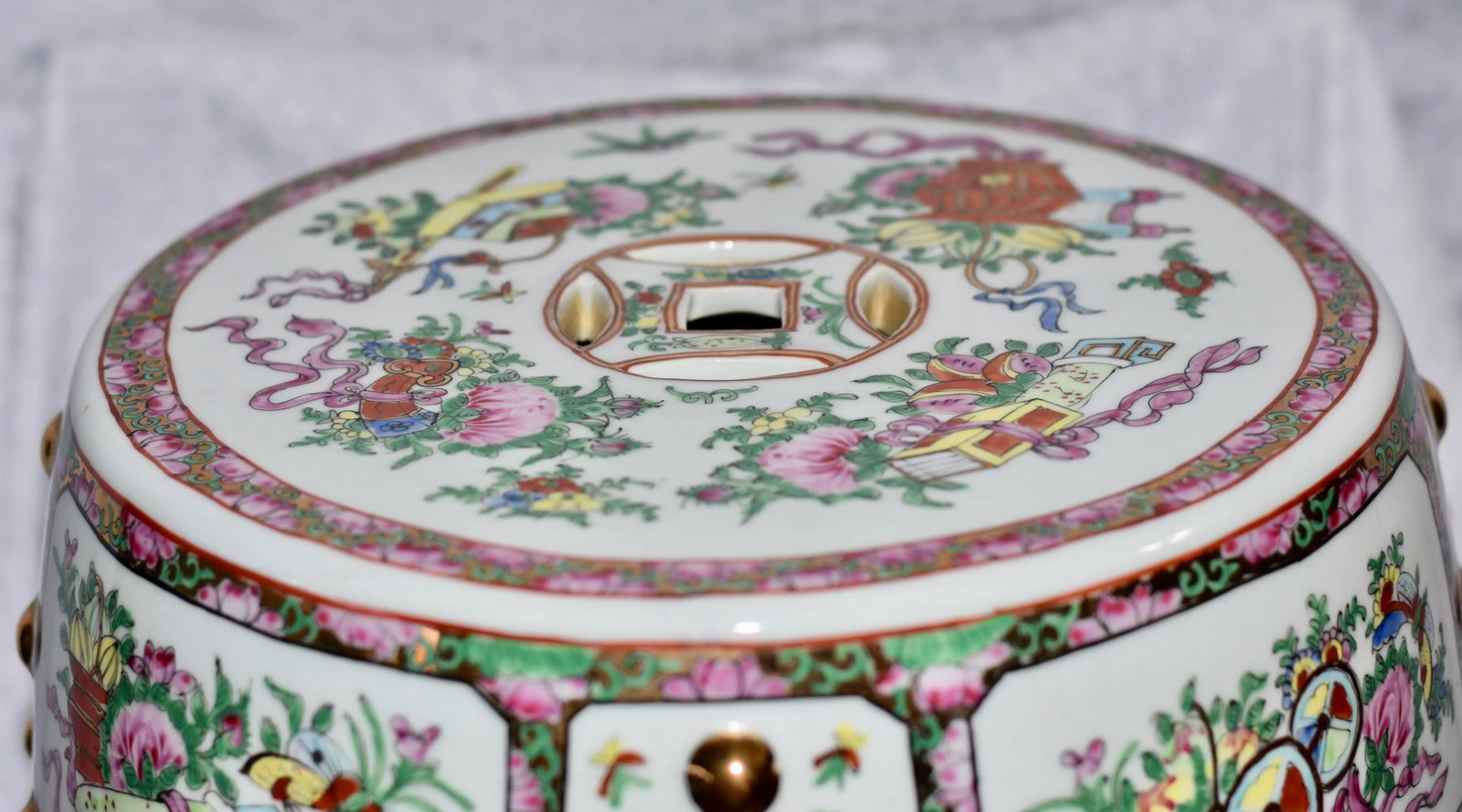 1960s Chinese Rose Medallion Gilt Canton Famille Rose Barrel Garden Stool - 7