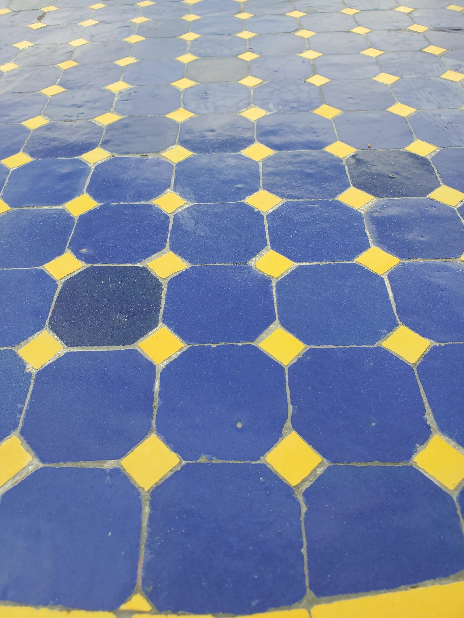 48" Round Moroccan Mosaic Table, Blue / Yellow - 2