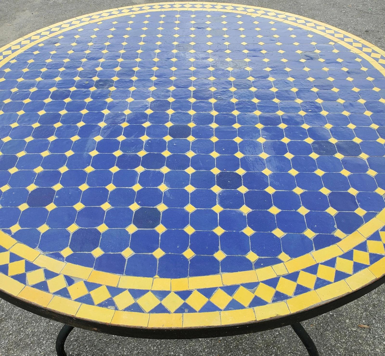 48" Round Moroccan Mosaic Table, Blue / Yellow - 4