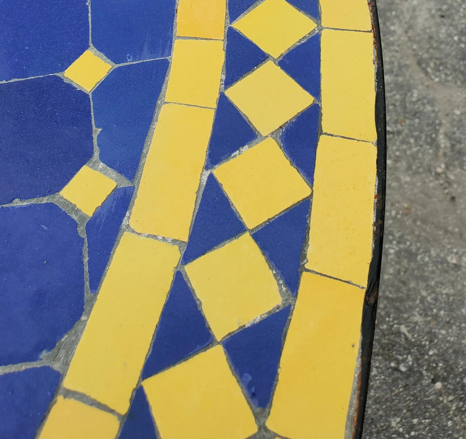 48" Round Moroccan Mosaic Table, Blue / Yellow - 5