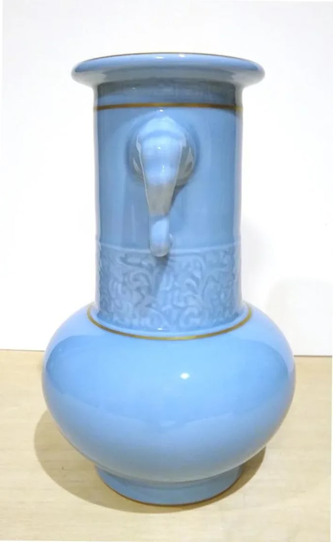 Early 20th Century Chinese Porcelain Elephant Head Handles Vase - 2
