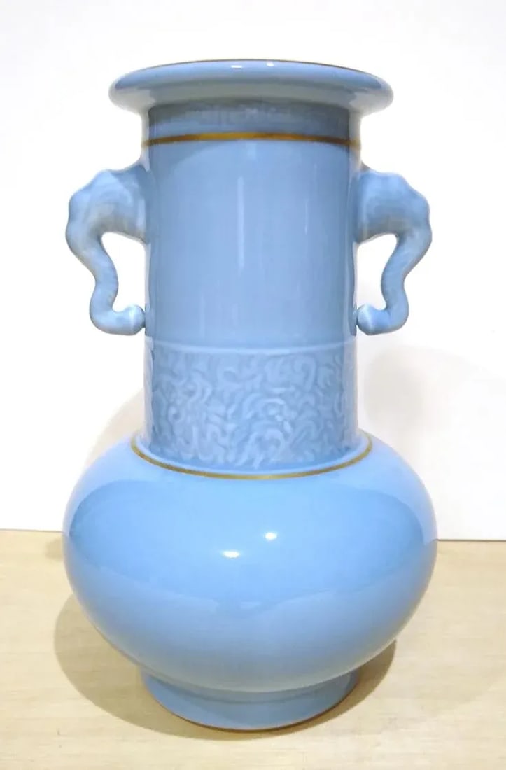 Early 20th Century Chinese Porcelain Elephant Head Handles Vase - 7