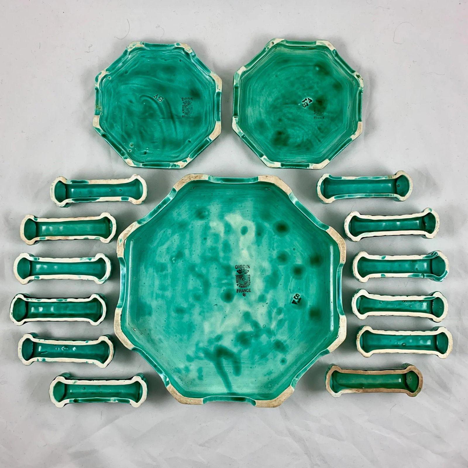 Digoin Sarreguemines Majolica Table Set - Trivet, Coasters & Knife Rests, 15 Pieces - 10