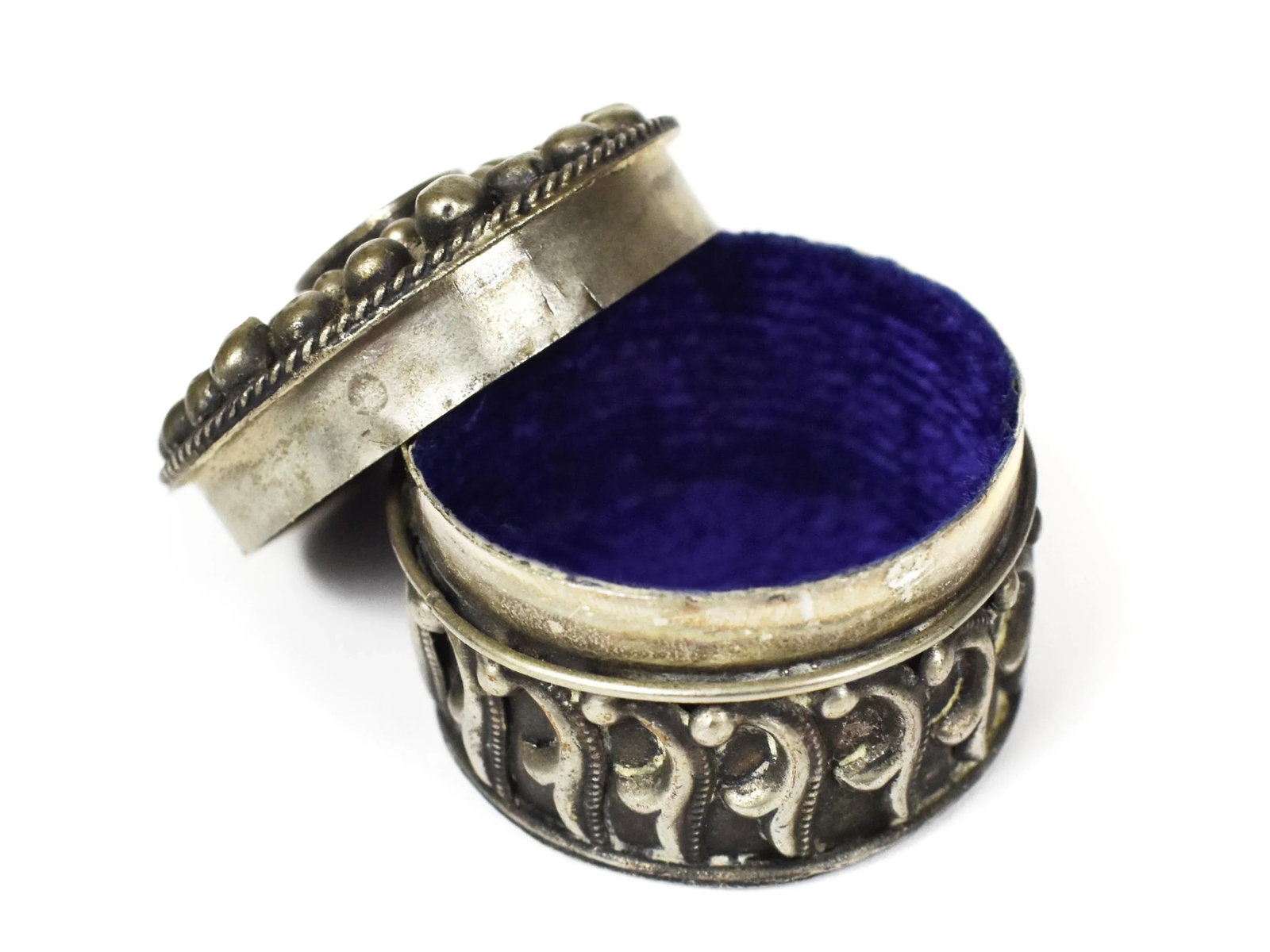 Vintage Round Embossed Silver Metal Pill Jewelry Trinket Box With Inlaid Stone - 2 Pieces - 4