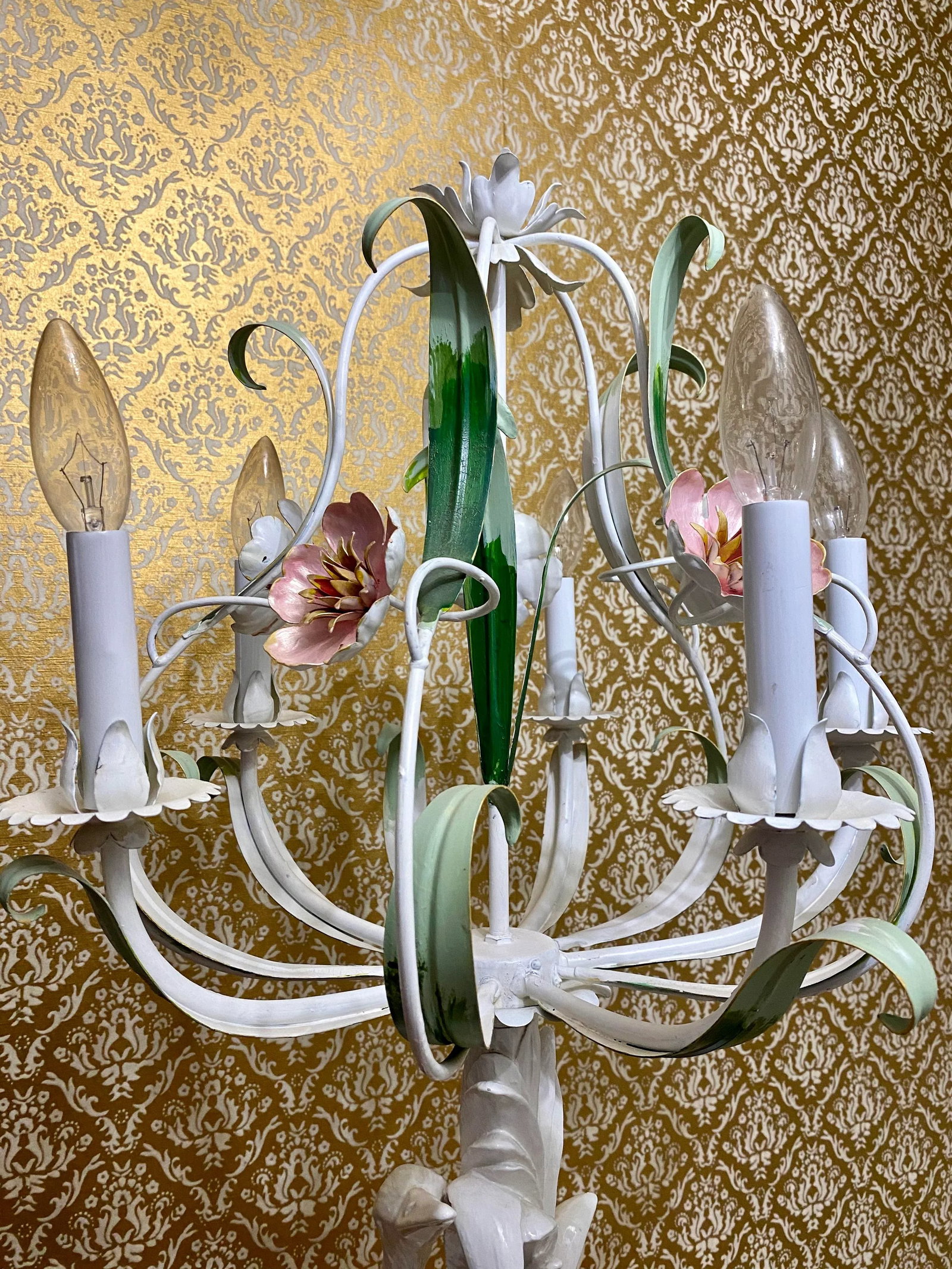 1970s Italian Palm Beach Regency Porcelain Crane Metal Painted Tole Floral Lamp - 2