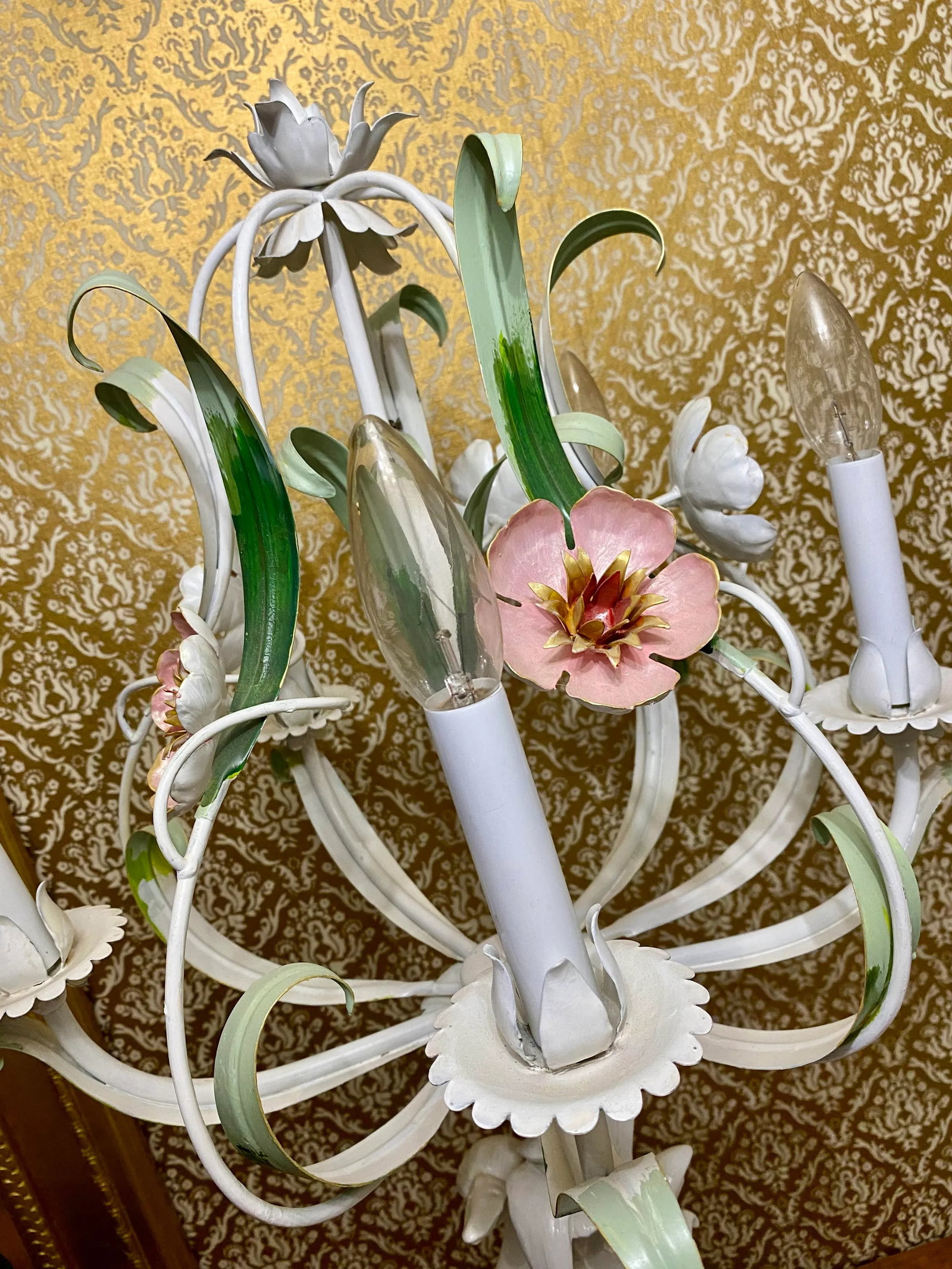 1970s Italian Palm Beach Regency Porcelain Crane Metal Painted Tole Floral Lamp - 4
