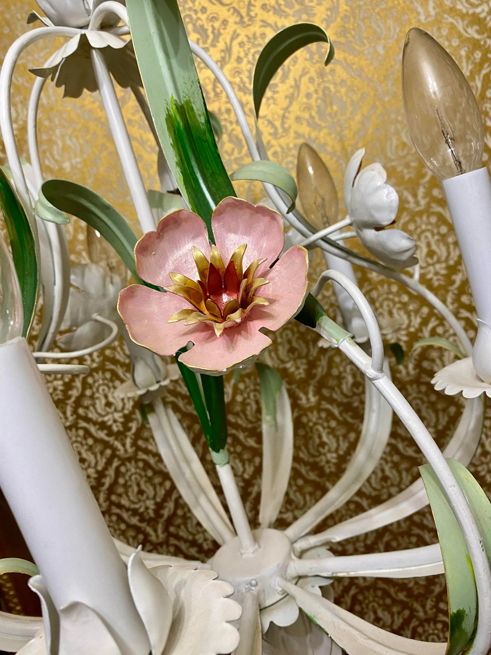 1970s Italian Palm Beach Regency Porcelain Crane Metal Painted Tole Floral Lamp - 5